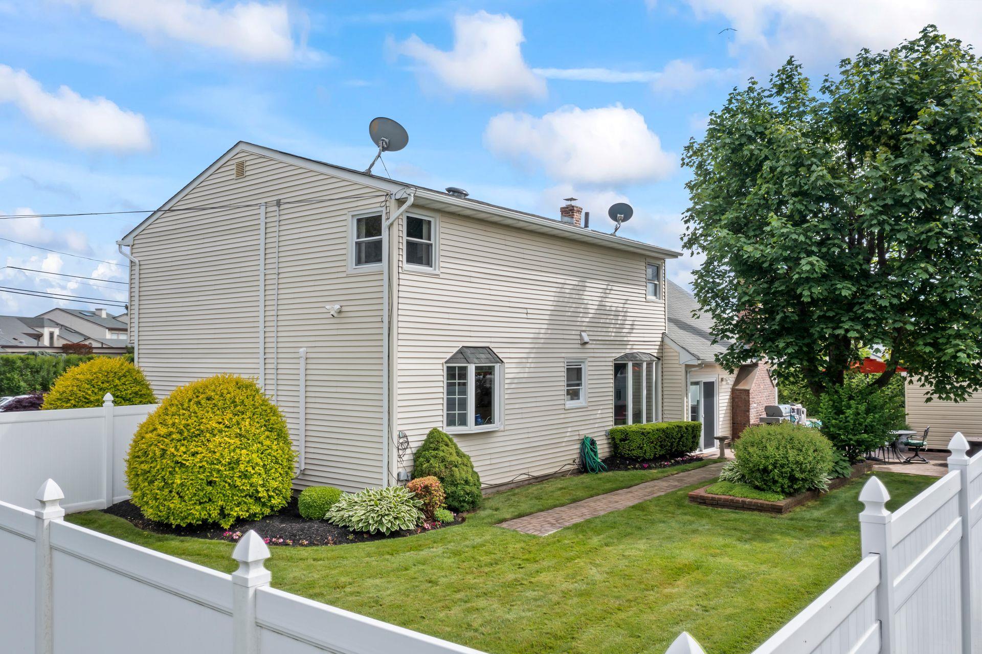 Single Family West Shore  Suffolk County, NY 11706, MLS-866734-36