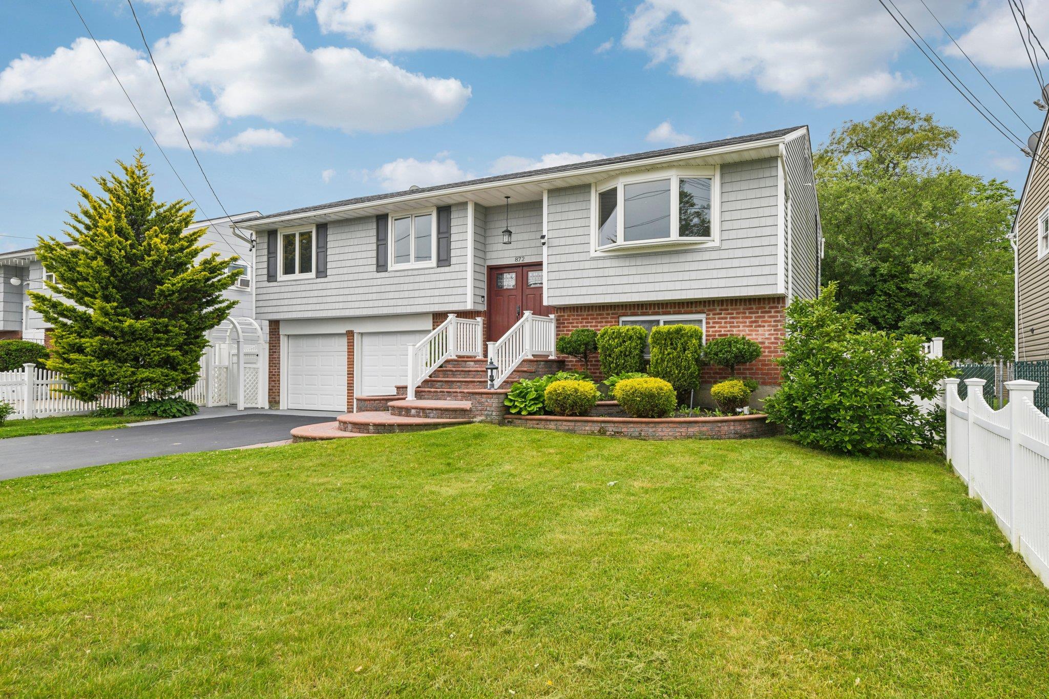 Single Family Main  Nassau County, NY 11735, MLS-866737-2