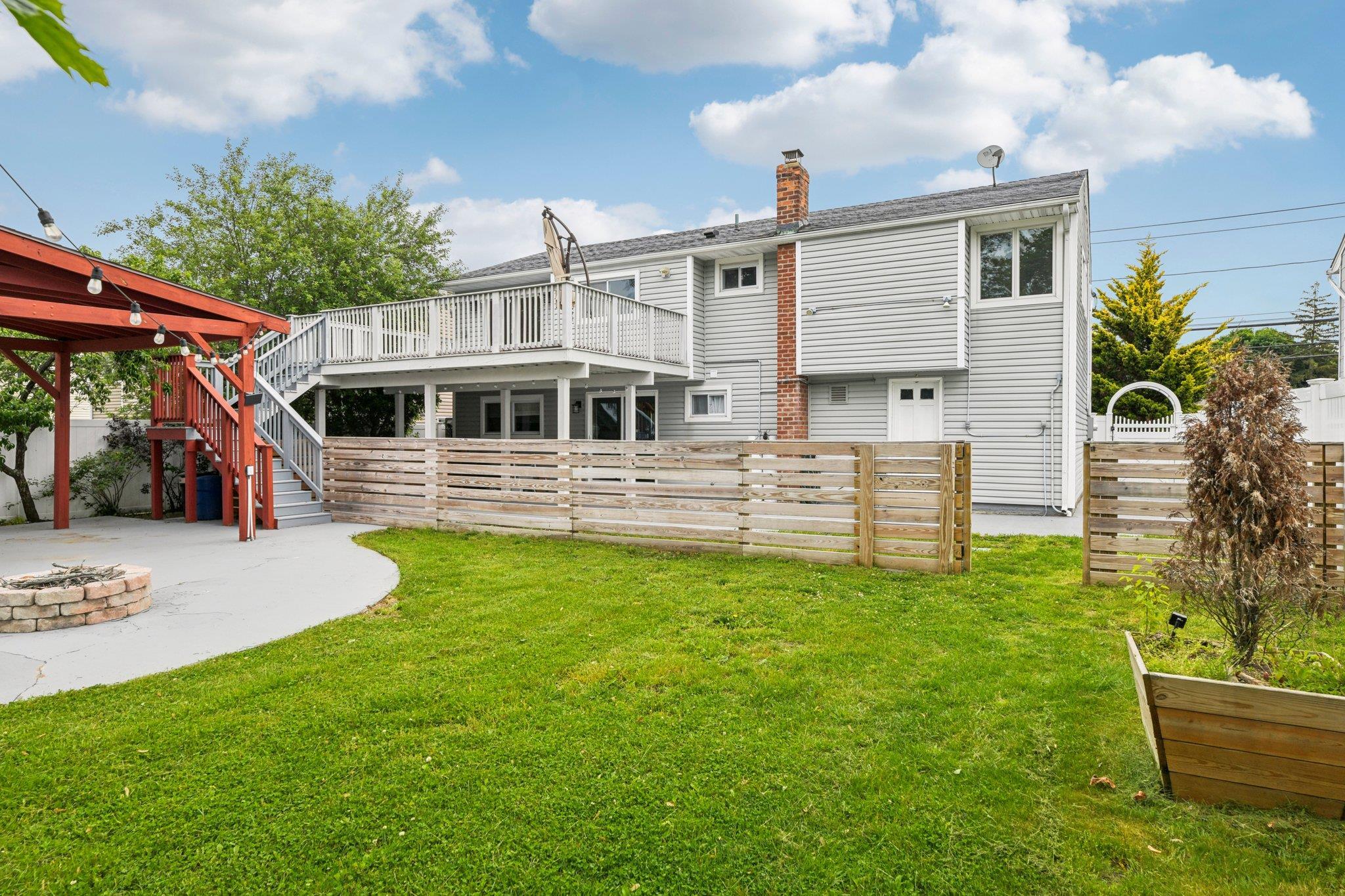 Single Family Main  Nassau County, NY 11735, MLS-866737-21