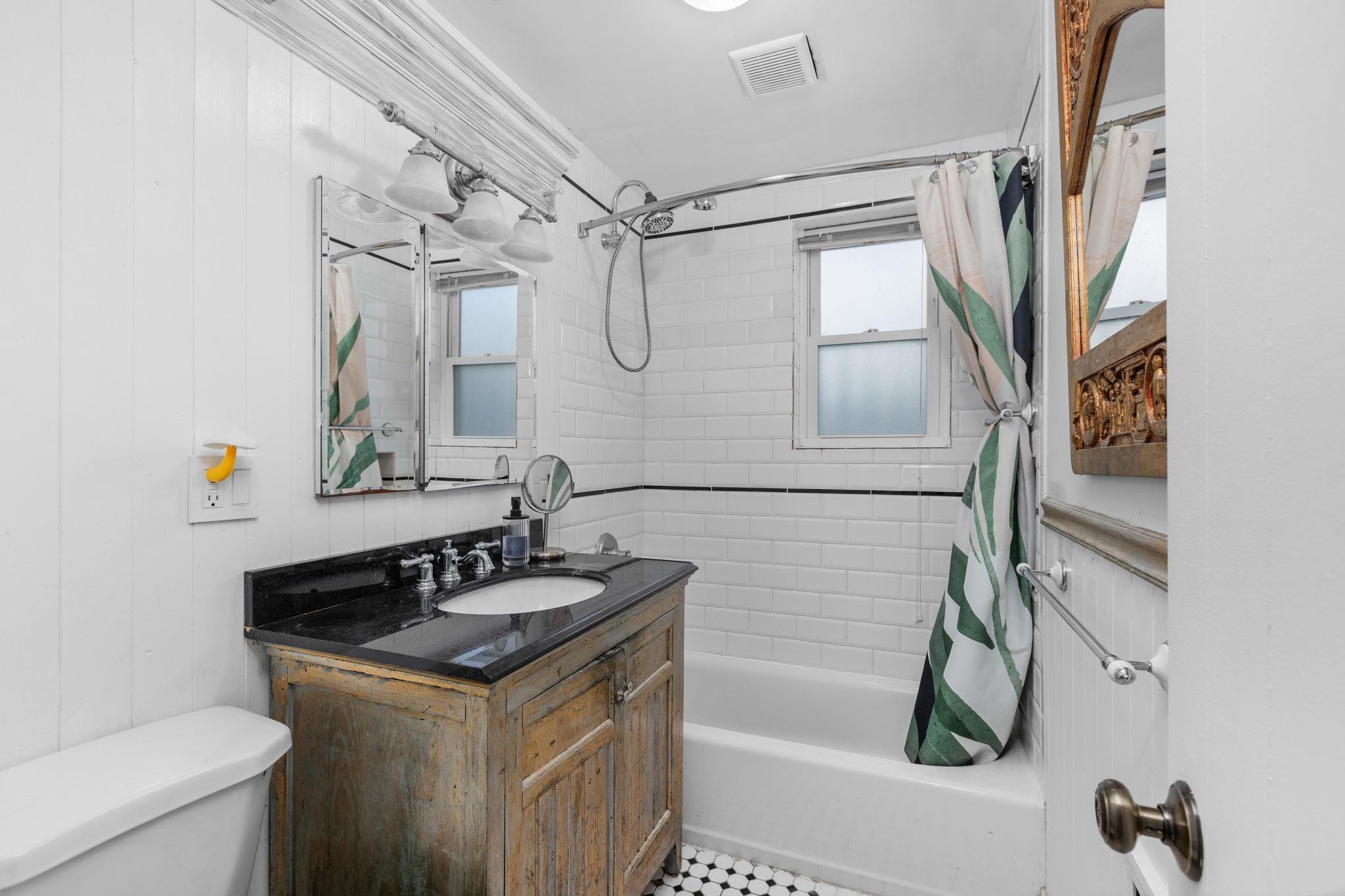 Single Family Centre  Bronx, NY 10464, MLS-866779-22