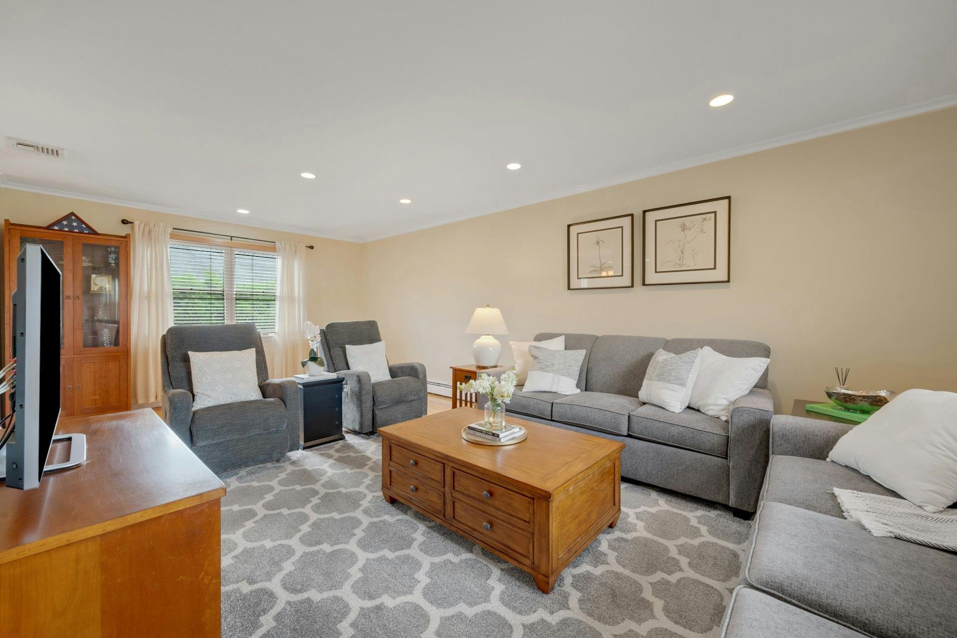 Single Family Brothers  Westchester County, NY 10709, MLS-866804-10
