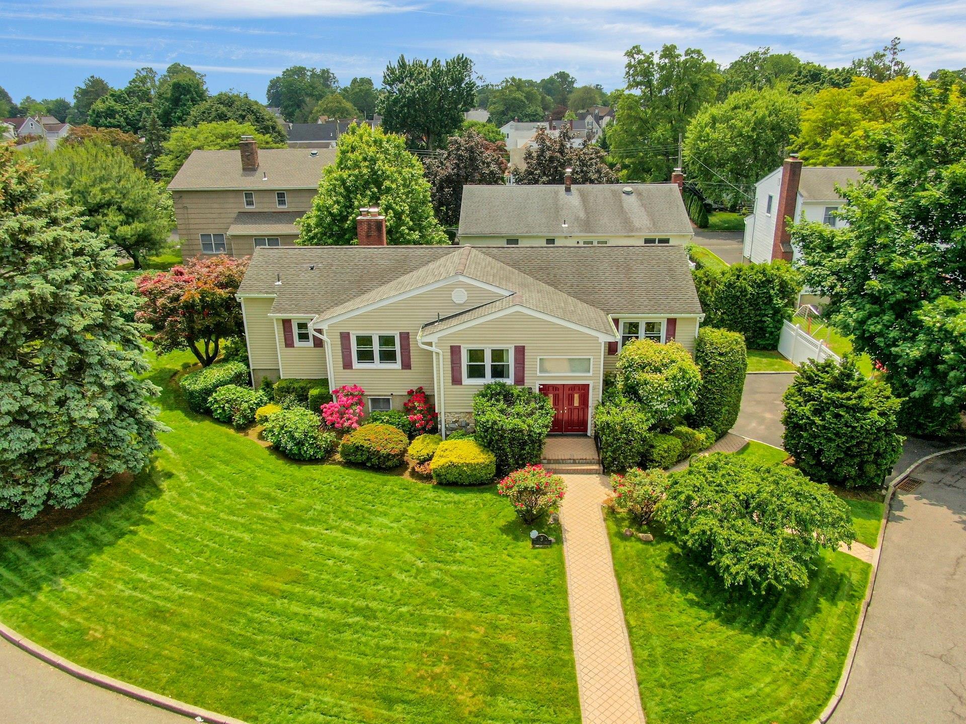Single Family Brothers  Westchester County, NY 10709, MLS-866804-2