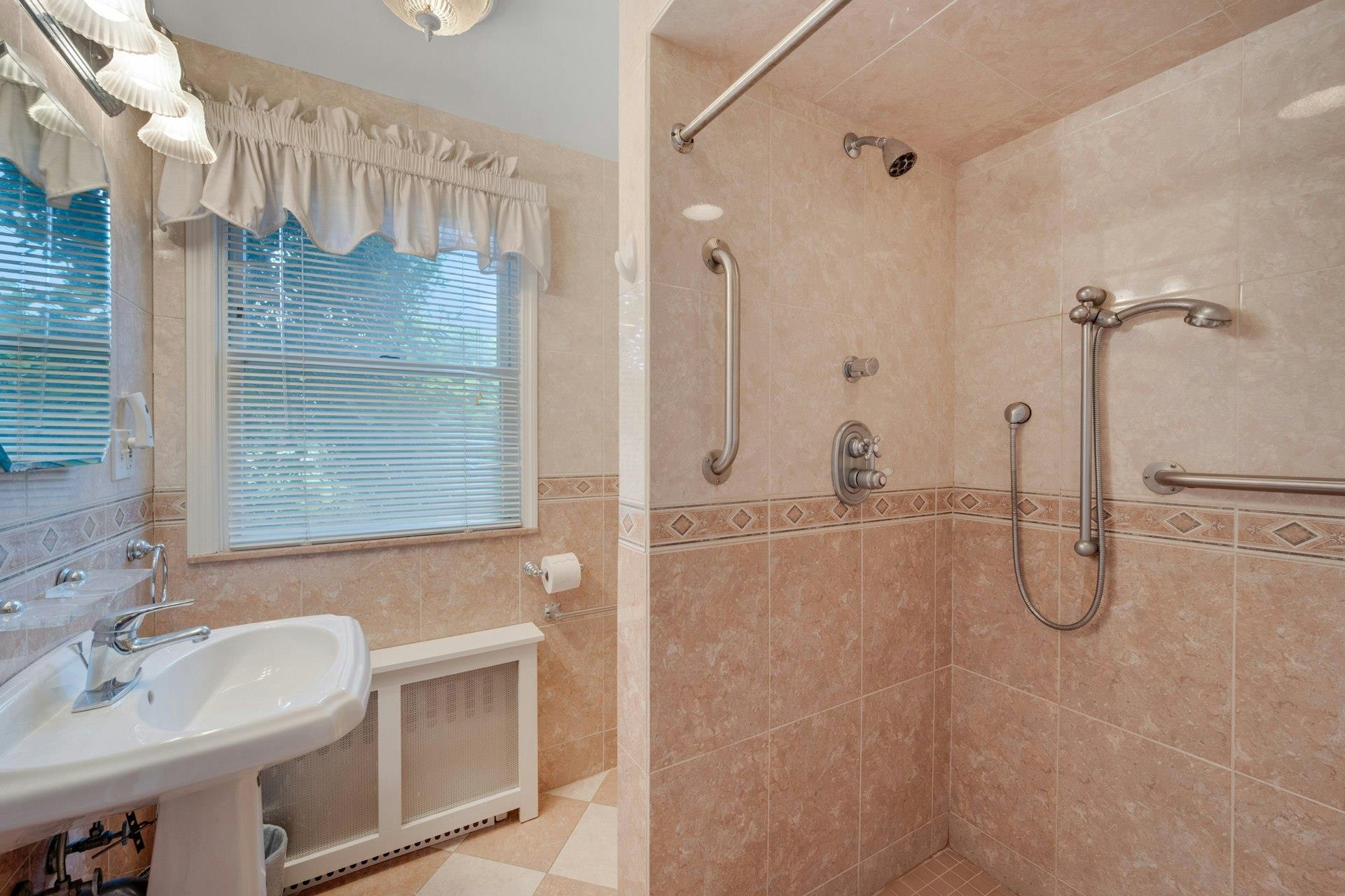Single Family Brothers  Westchester County, NY 10709, MLS-866804-28