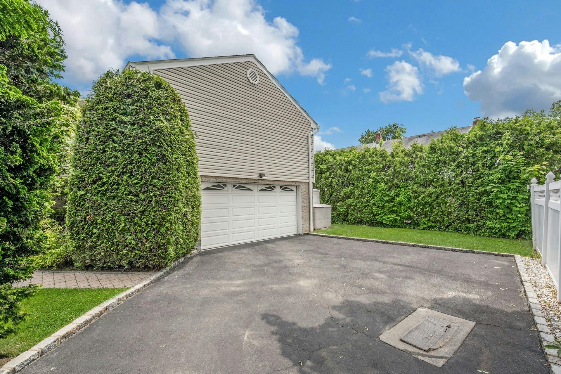 Single Family Brothers  Westchester County, NY 10709, MLS-866804-31
