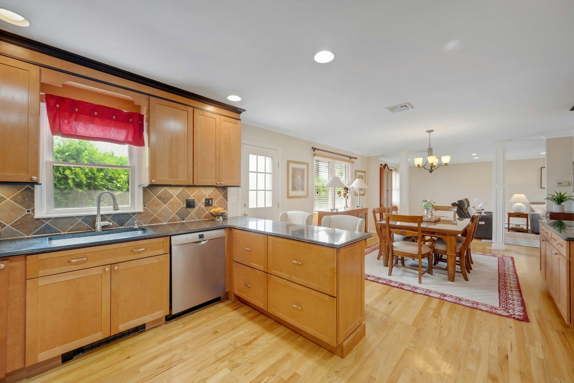 Single Family Brothers  Westchester County, NY 10709, MLS-866804-9