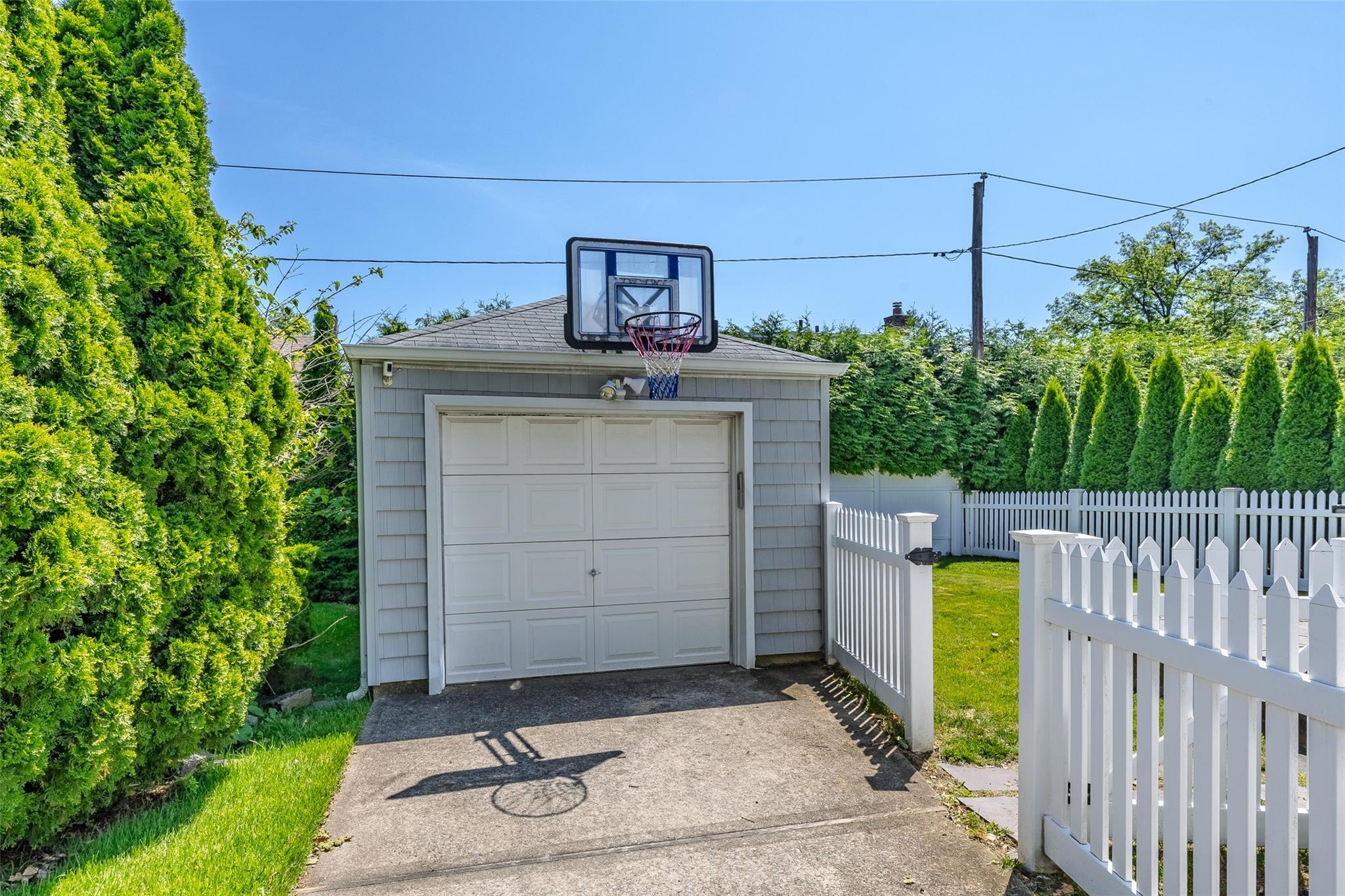 Single Family Spruce  Nassau County, NY 11530, MLS-866806-30