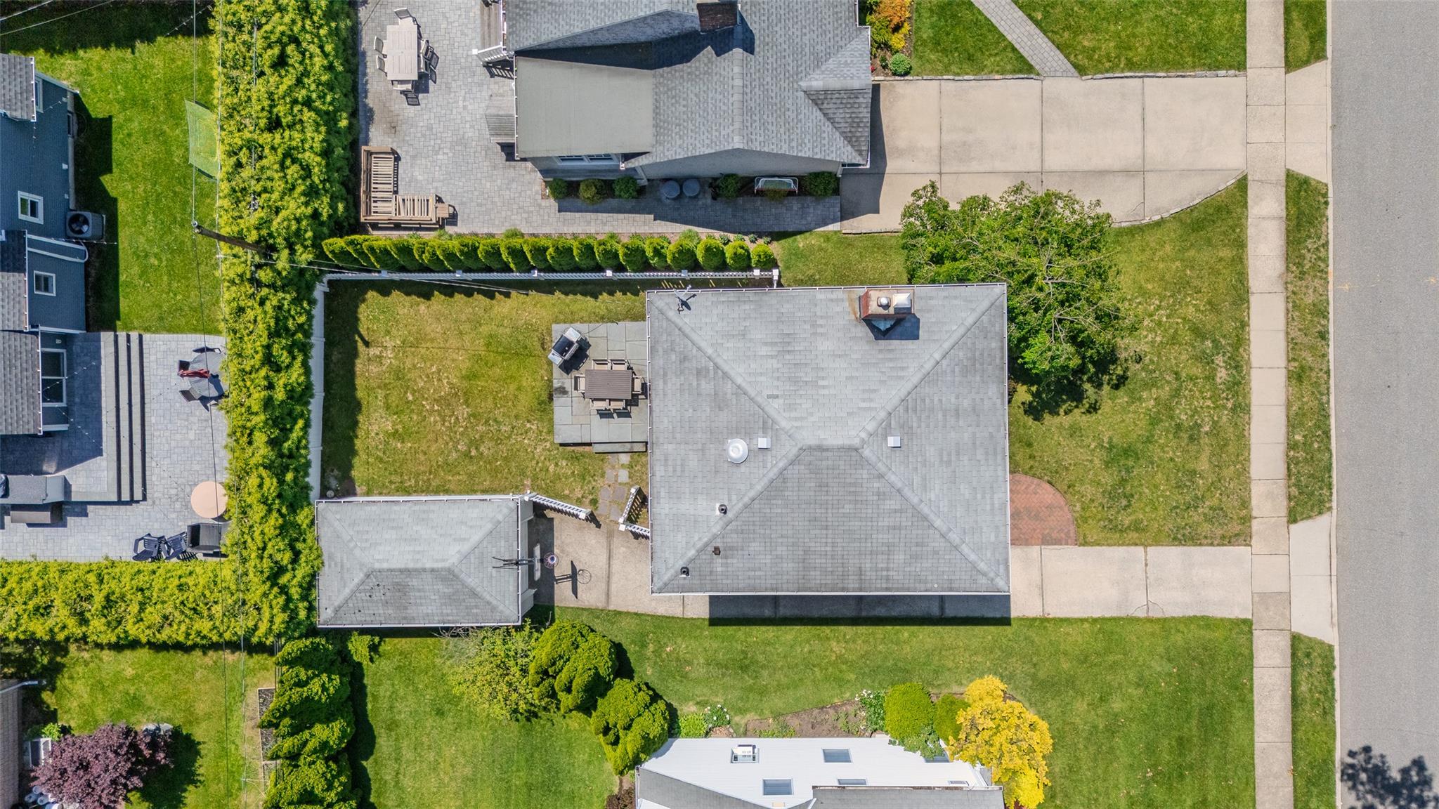 Single Family Spruce  Nassau County, NY 11530, MLS-866806-31