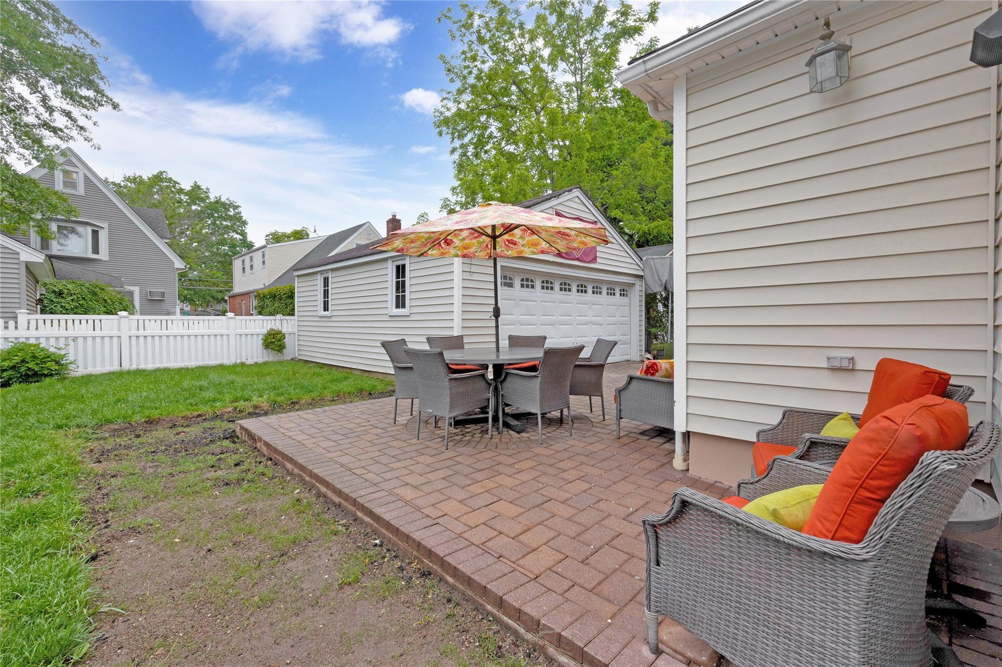 Single Family Geranium  Nassau County, NY 11001, MLS-866827-11