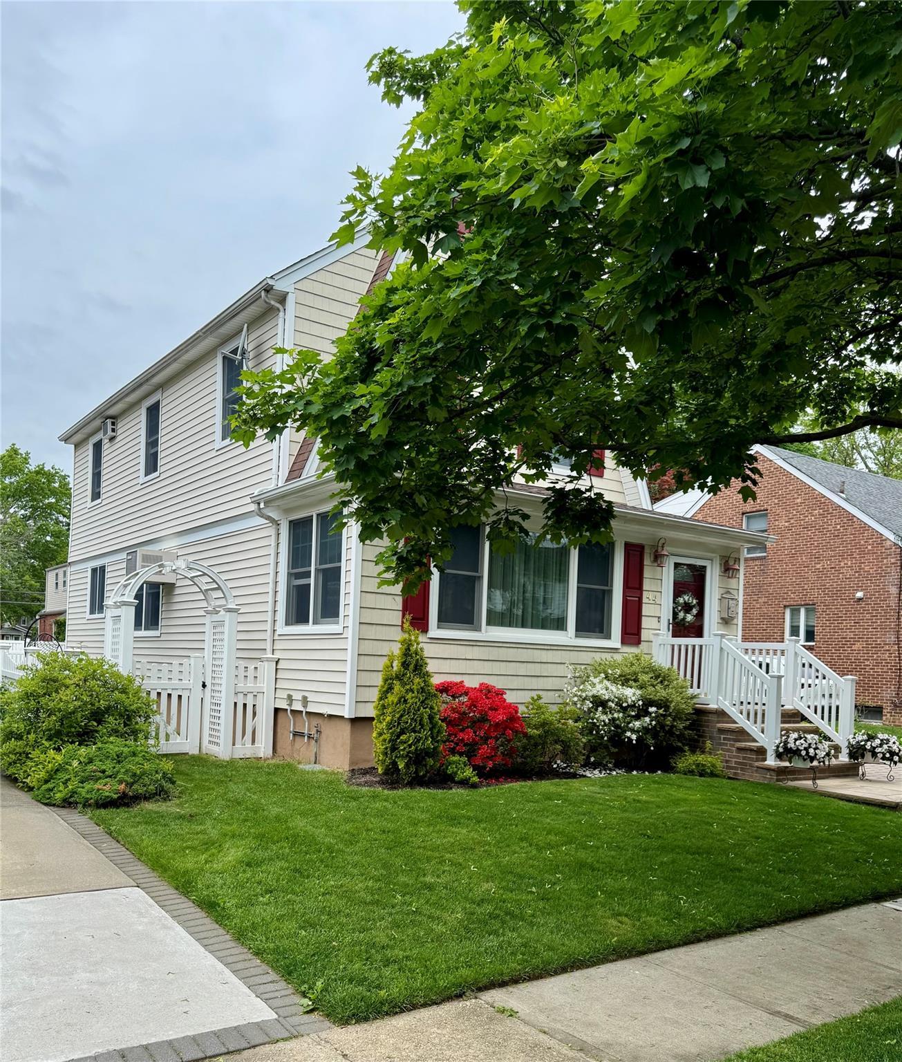 Single Family Geranium  Nassau County, NY 11001, MLS-866827-2