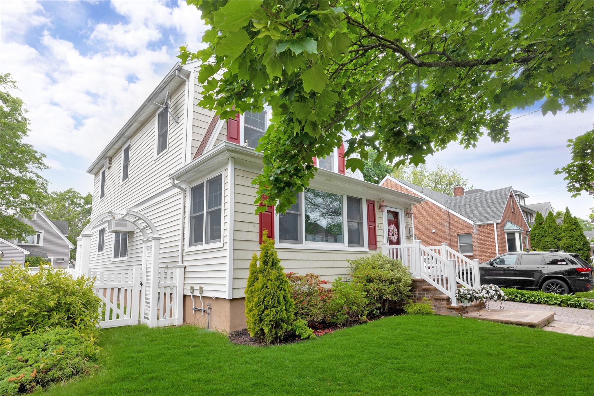 Single Family Geranium  Nassau County, NY 11001, MLS-866827-5