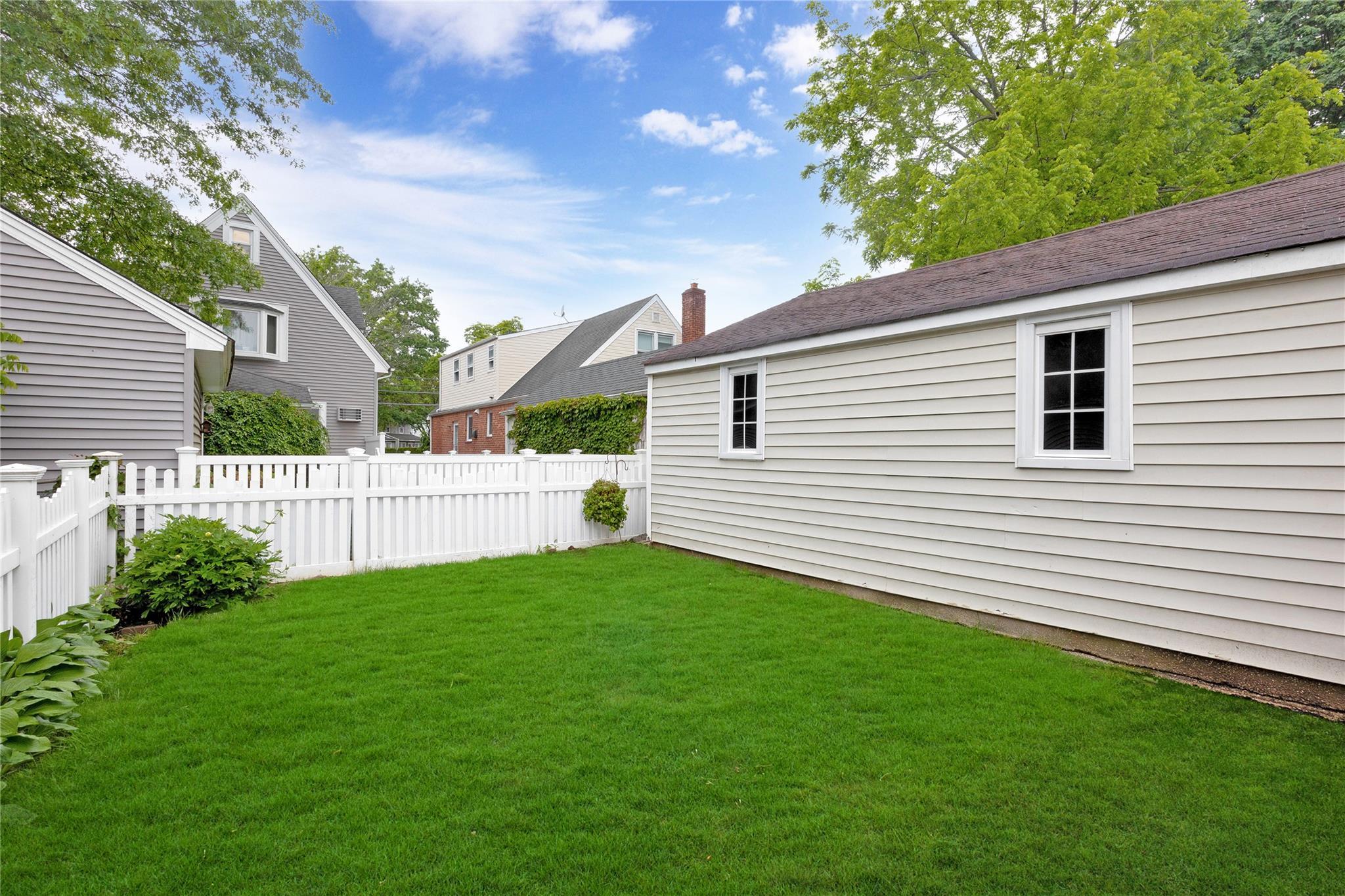 Single Family Geranium  Nassau County, NY 11001, MLS-866827-7