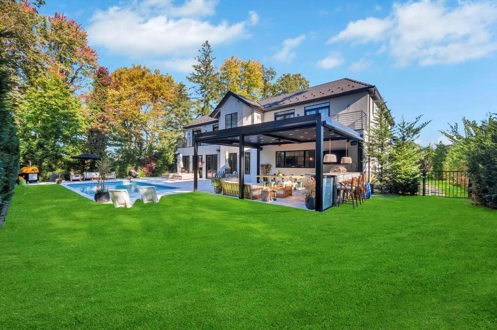 Single Family Gristmill  Nassau County, NY 11023, MLS-866828-31