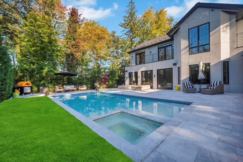 Single Family Gristmill  Nassau County, NY 11023, MLS-866828-33