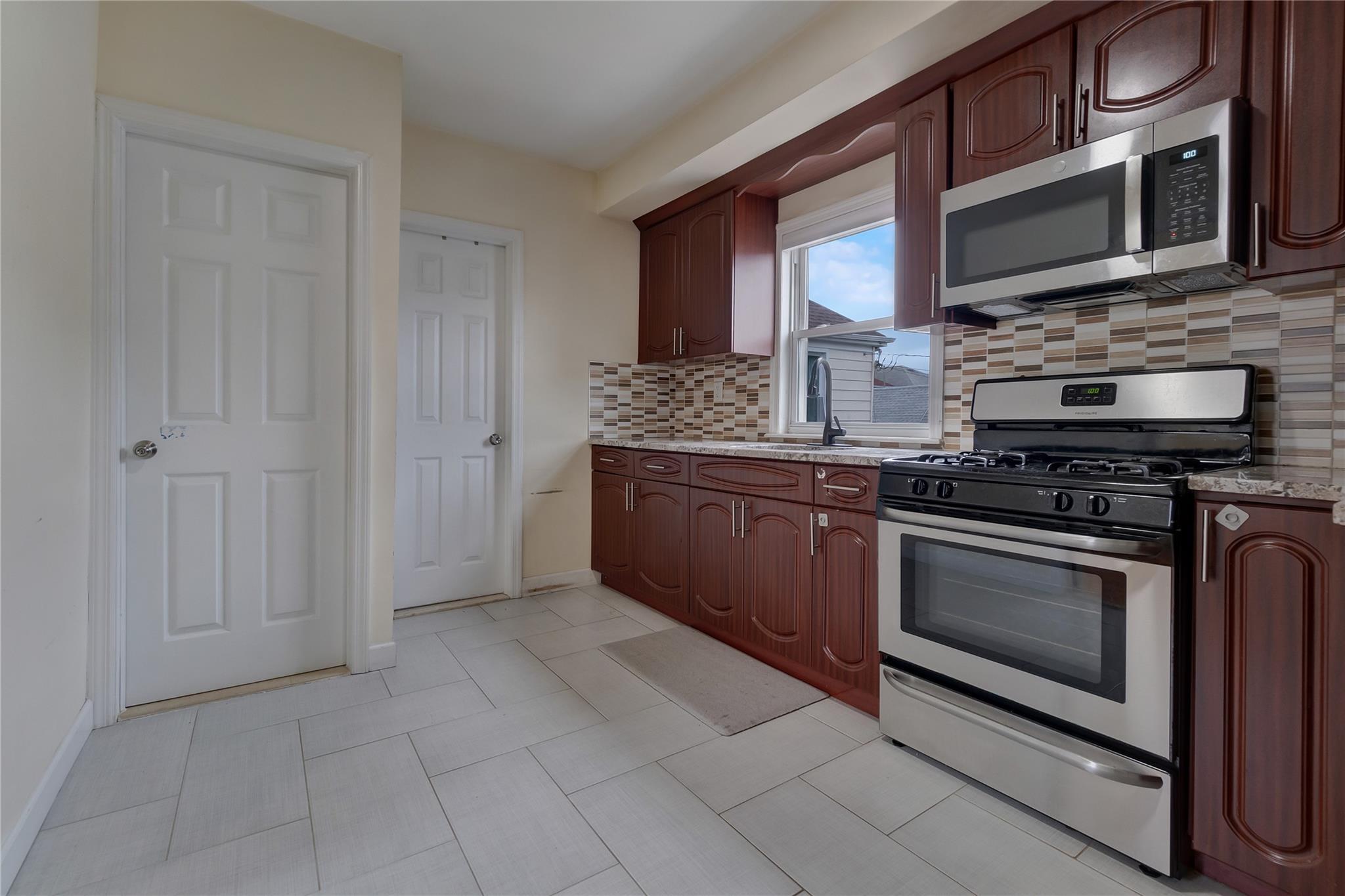 Single Family Gouverneur  Queens, NY 11692, MLS-866909-4