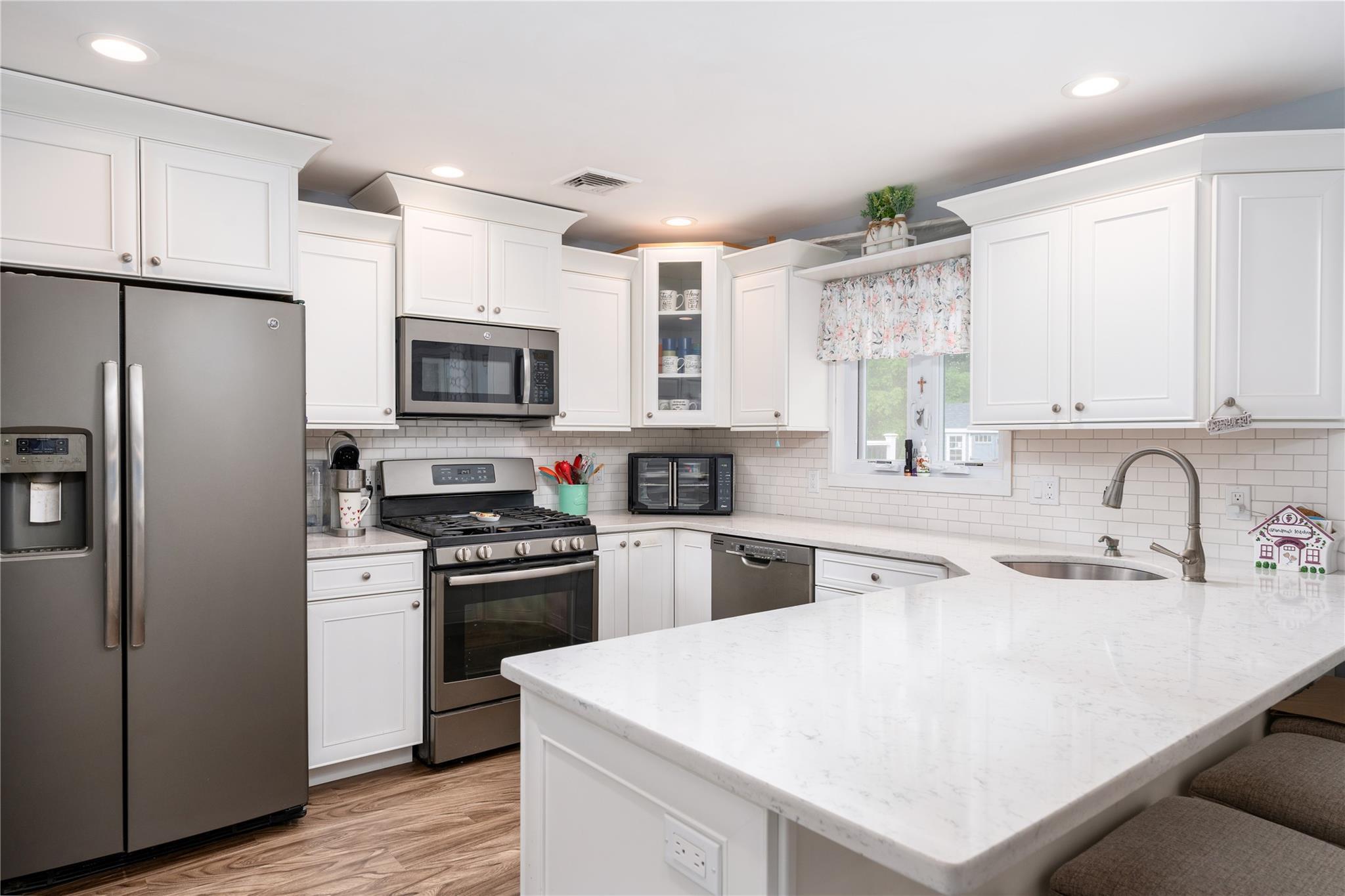 Single Family Debbie  Suffolk County, NY 11776, MLS-866930-30