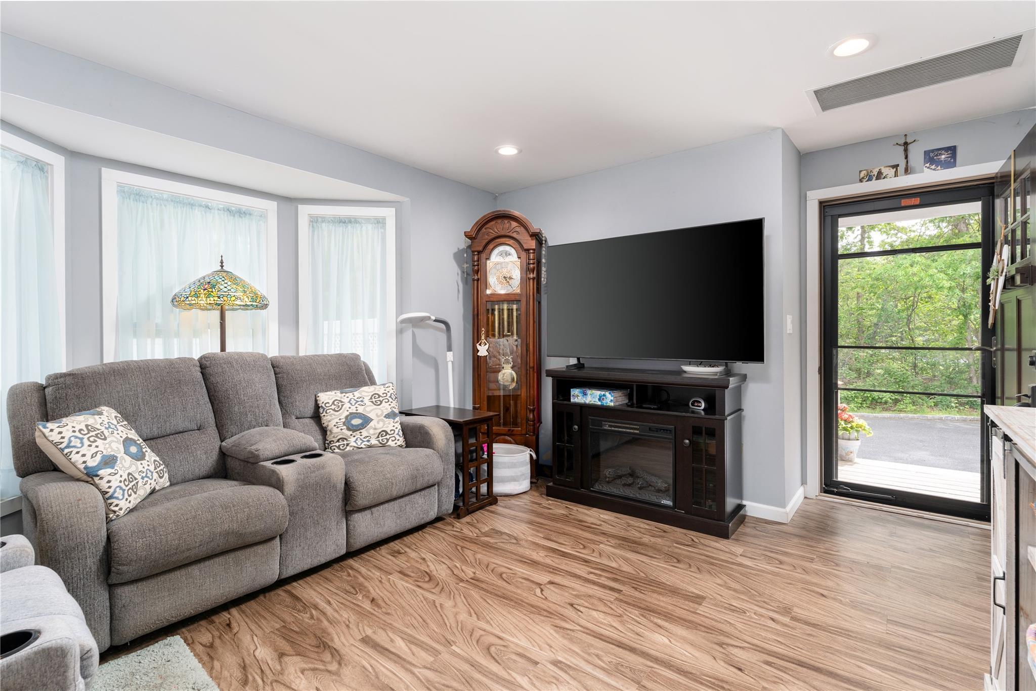 Single Family Debbie  Suffolk County, NY 11776, MLS-866930-34
