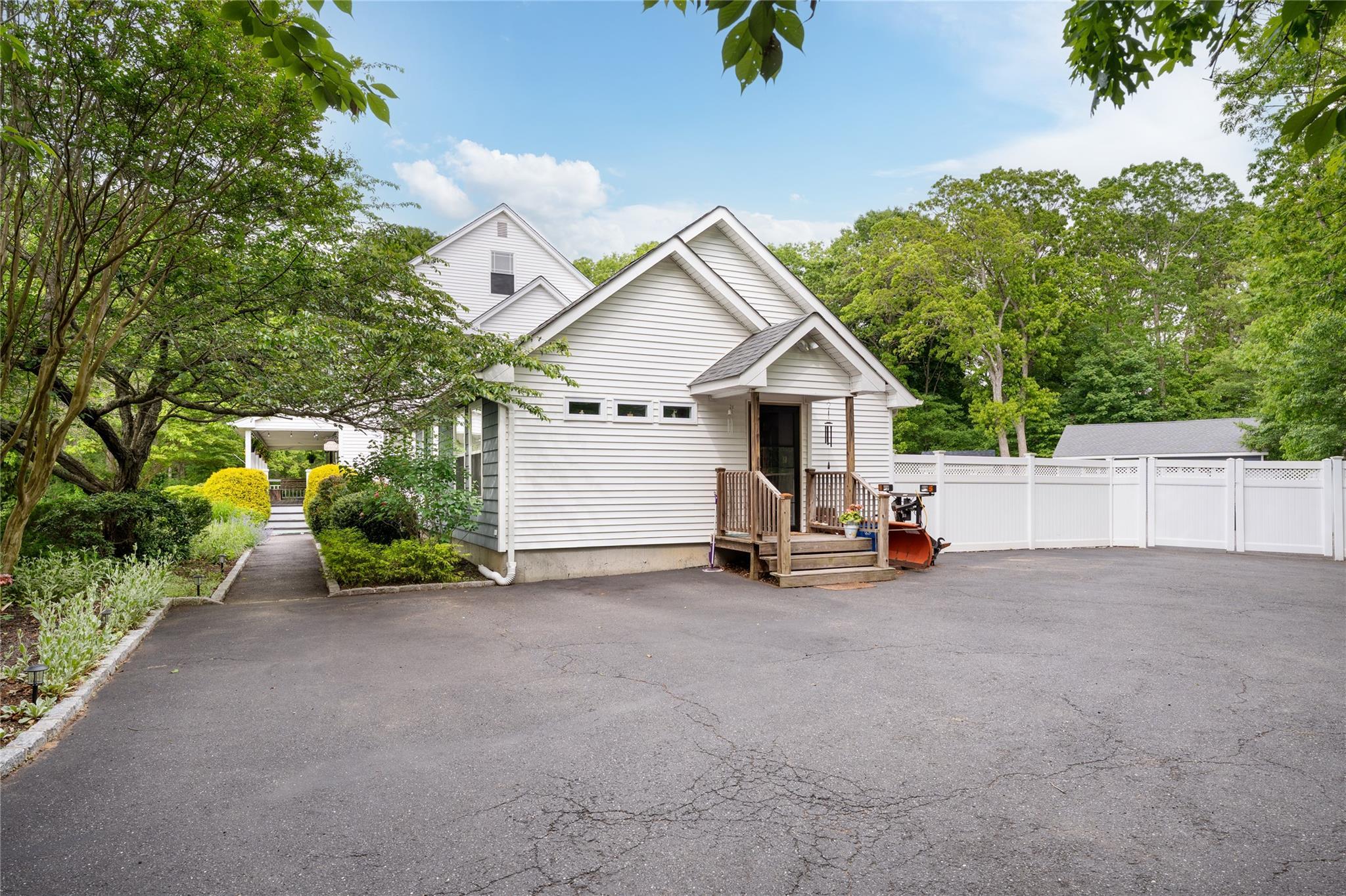 Single Family Debbie  Suffolk County, NY 11776, MLS-866930-44