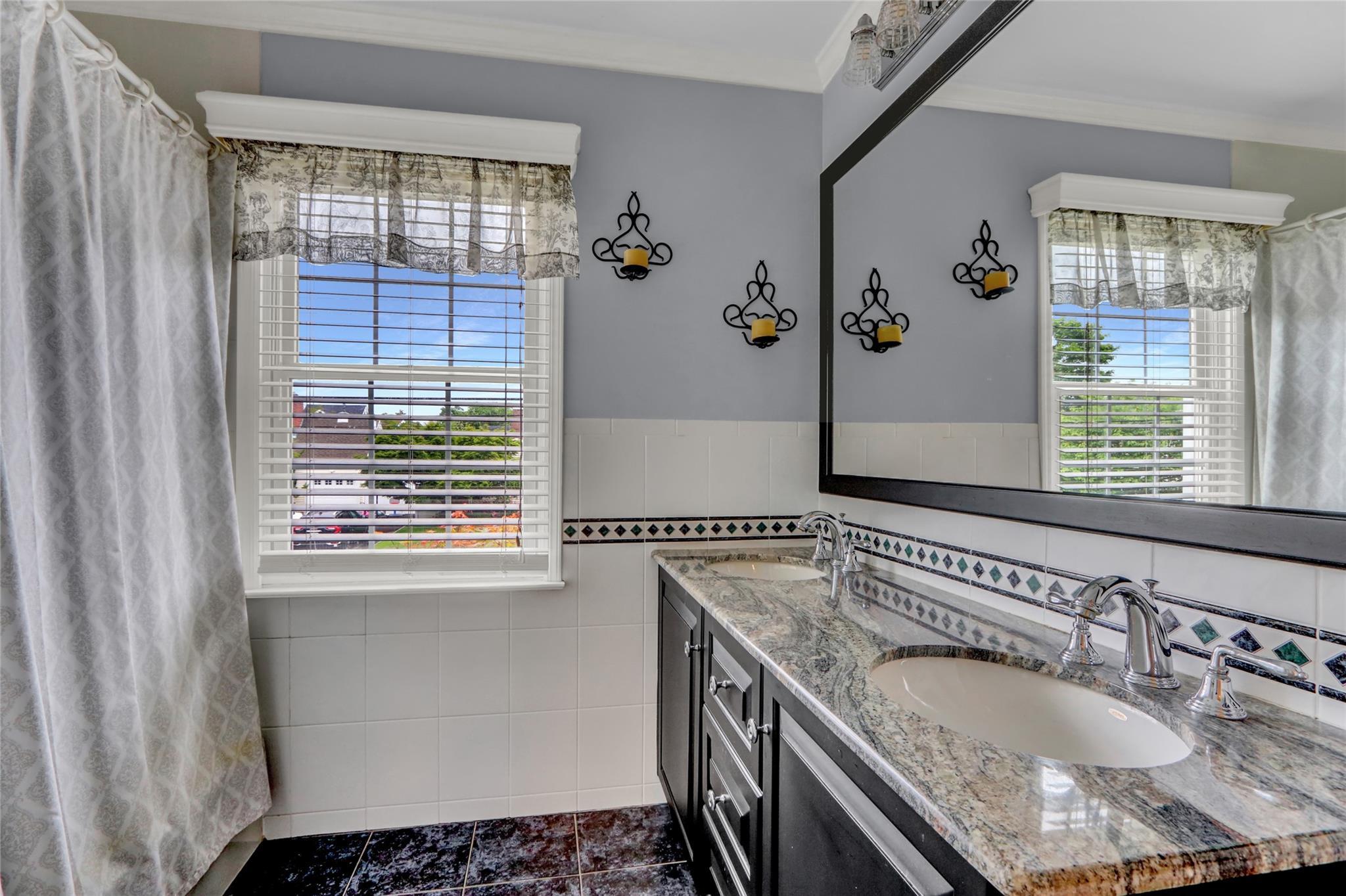 Single Family Fairfax  Nassau County, NY 11758, MLS-866938-10