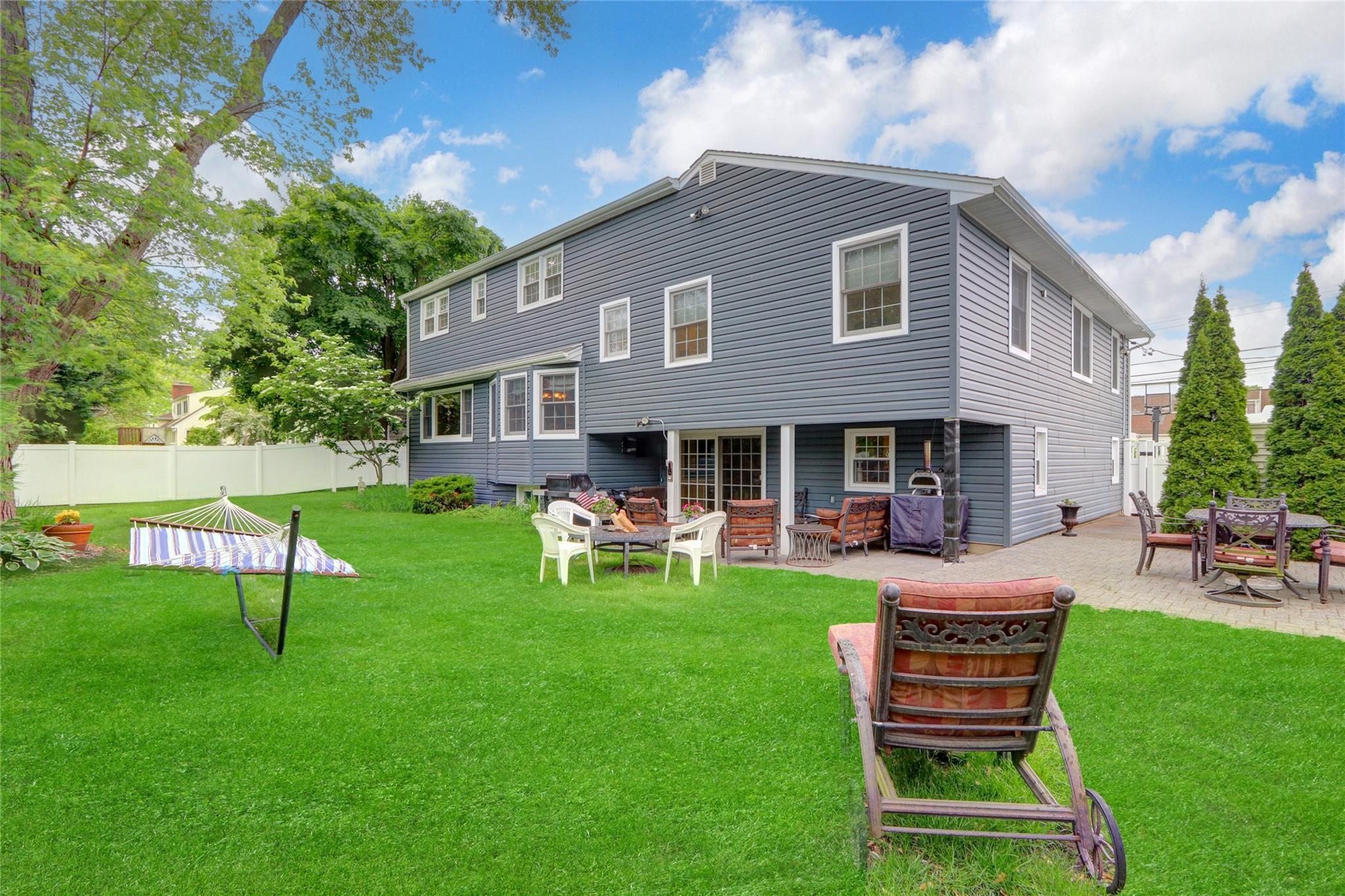 Single Family Fairfax  Nassau County, NY 11758, MLS-866938-16