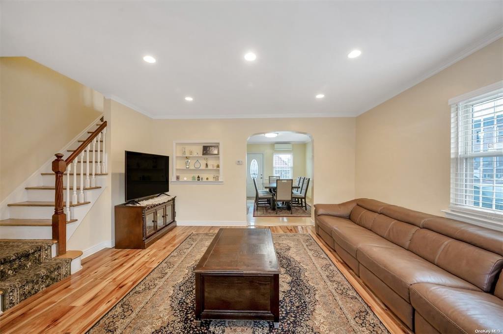 Single Family 47th  Queens, NY 11105, MLS-866959-4