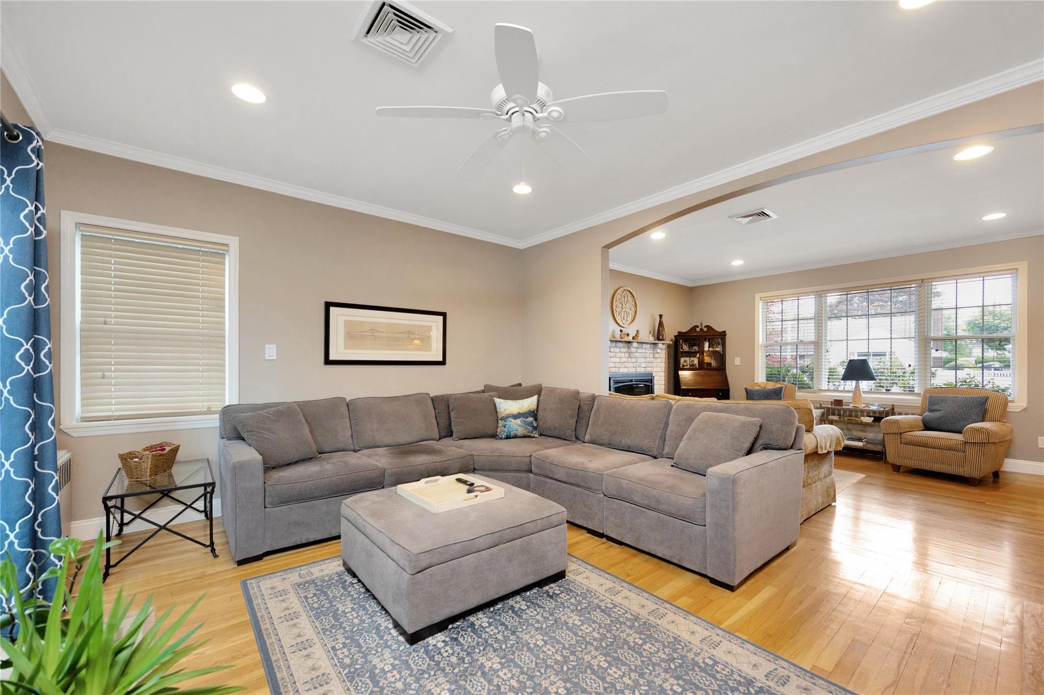 Single Family Pollok  Nassau County, NY 11801, MLS-866978-8
