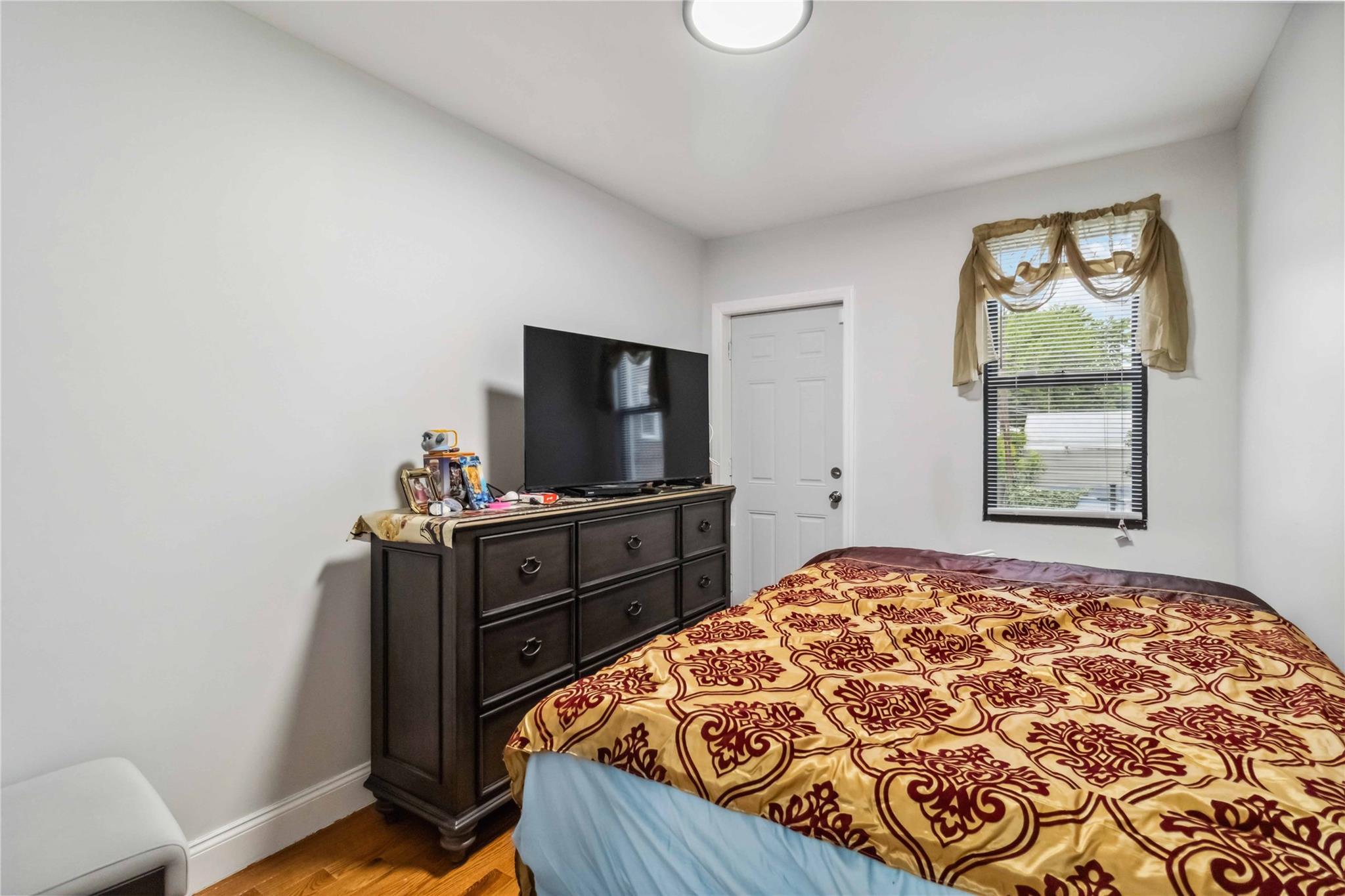 Single Family Pierce  Bronx, NY 10462, MLS-866982-15