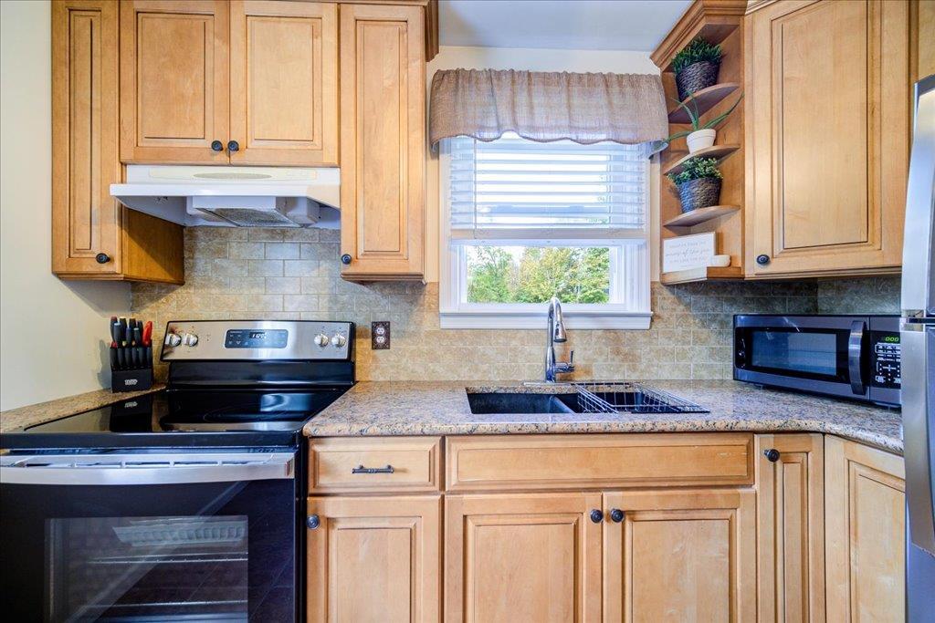 Single Family Booth  Dutchess County, NY 12590, MLS-867084-8
