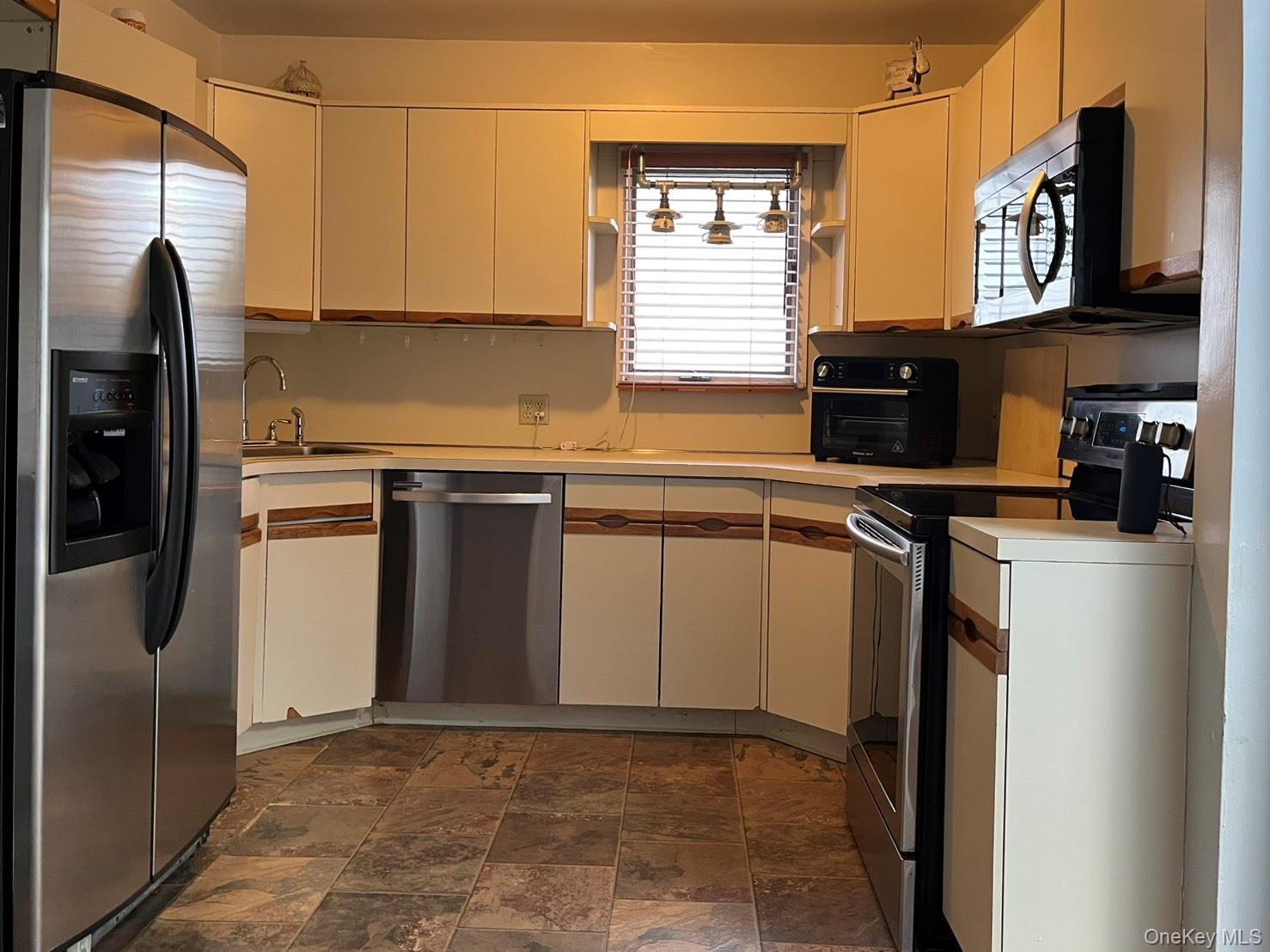 Single Family Reinhart  Suffolk County, NY 11747, MLS-867097-6