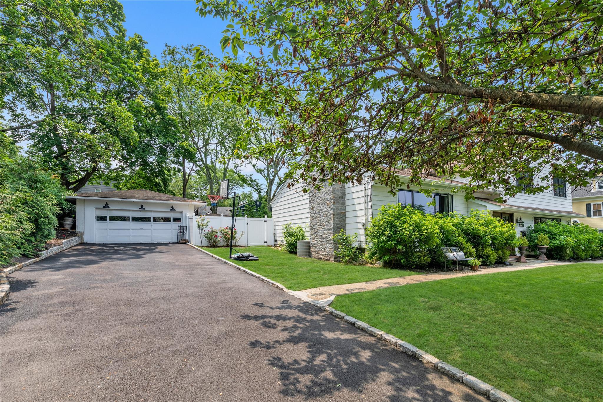 Single Family Bayview  Nassau County, NY 11050, MLS-867098-2