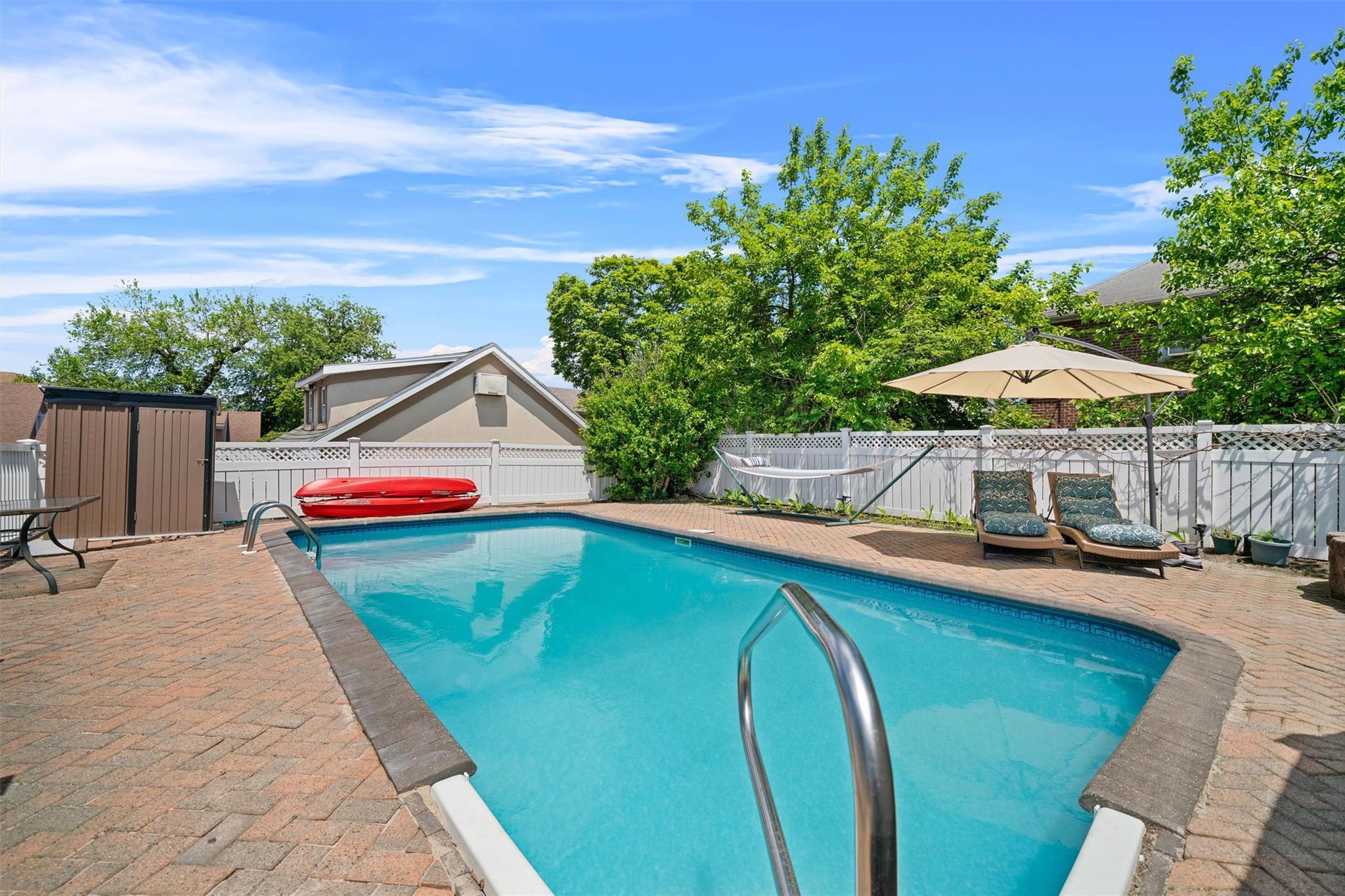Single Family Kearney  Bronx, NY 10465, MLS-867128-32