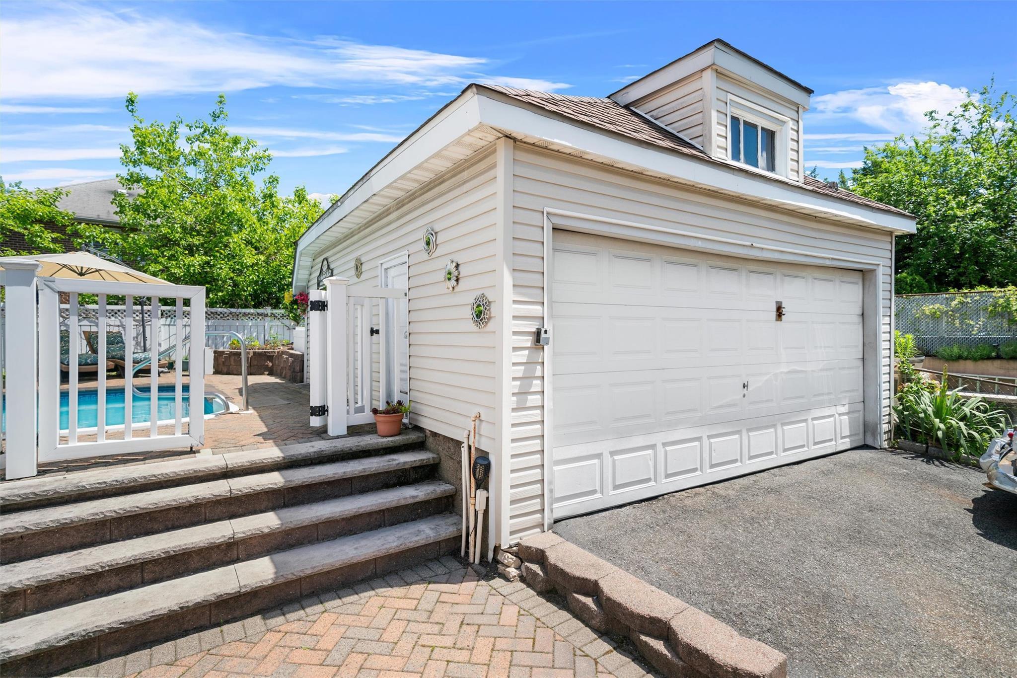 Single Family Kearney  Bronx, NY 10465, MLS-867128-38