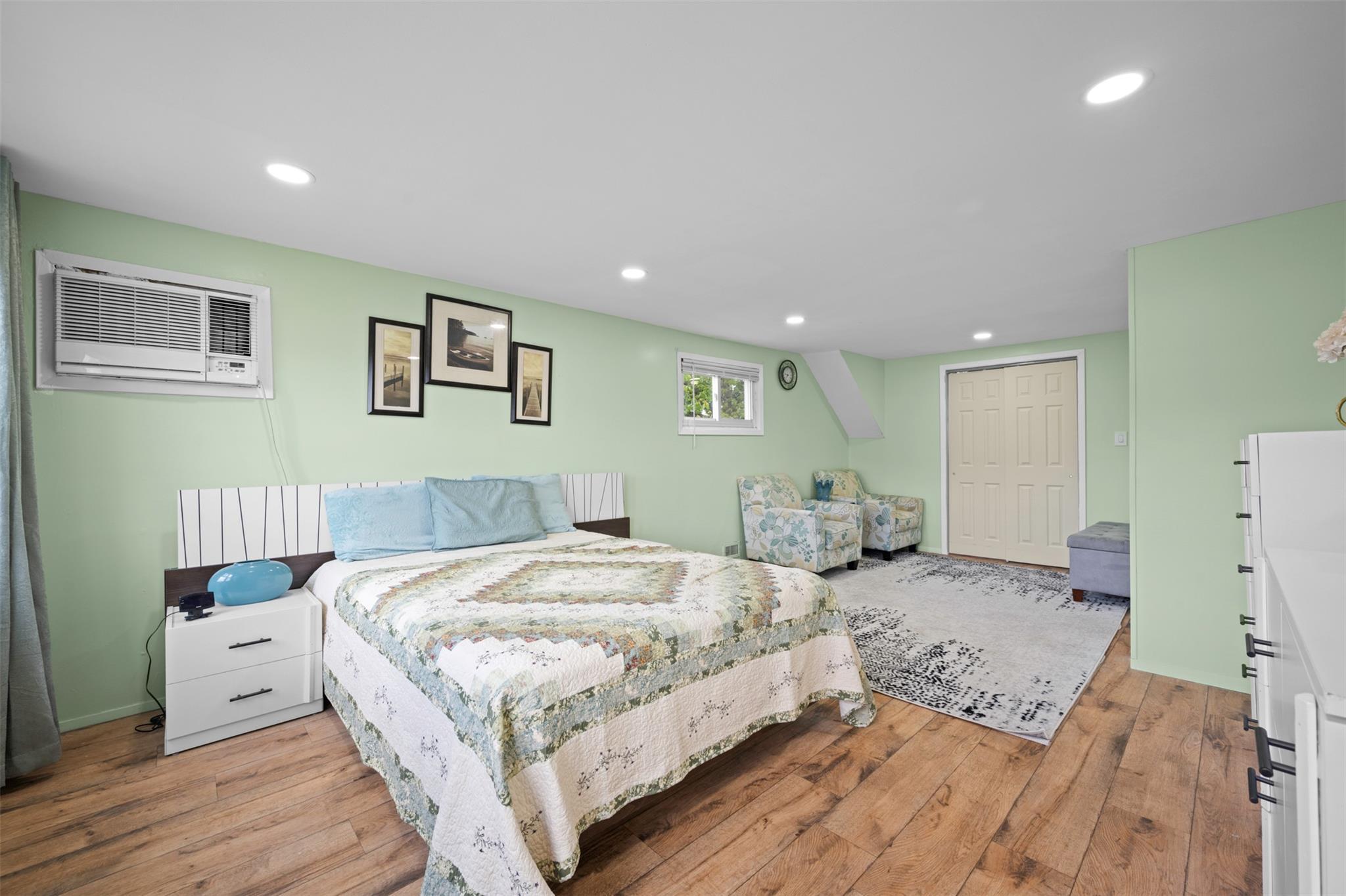 Single Family Westgate  Nassau County, NY 11762, MLS-867165-10