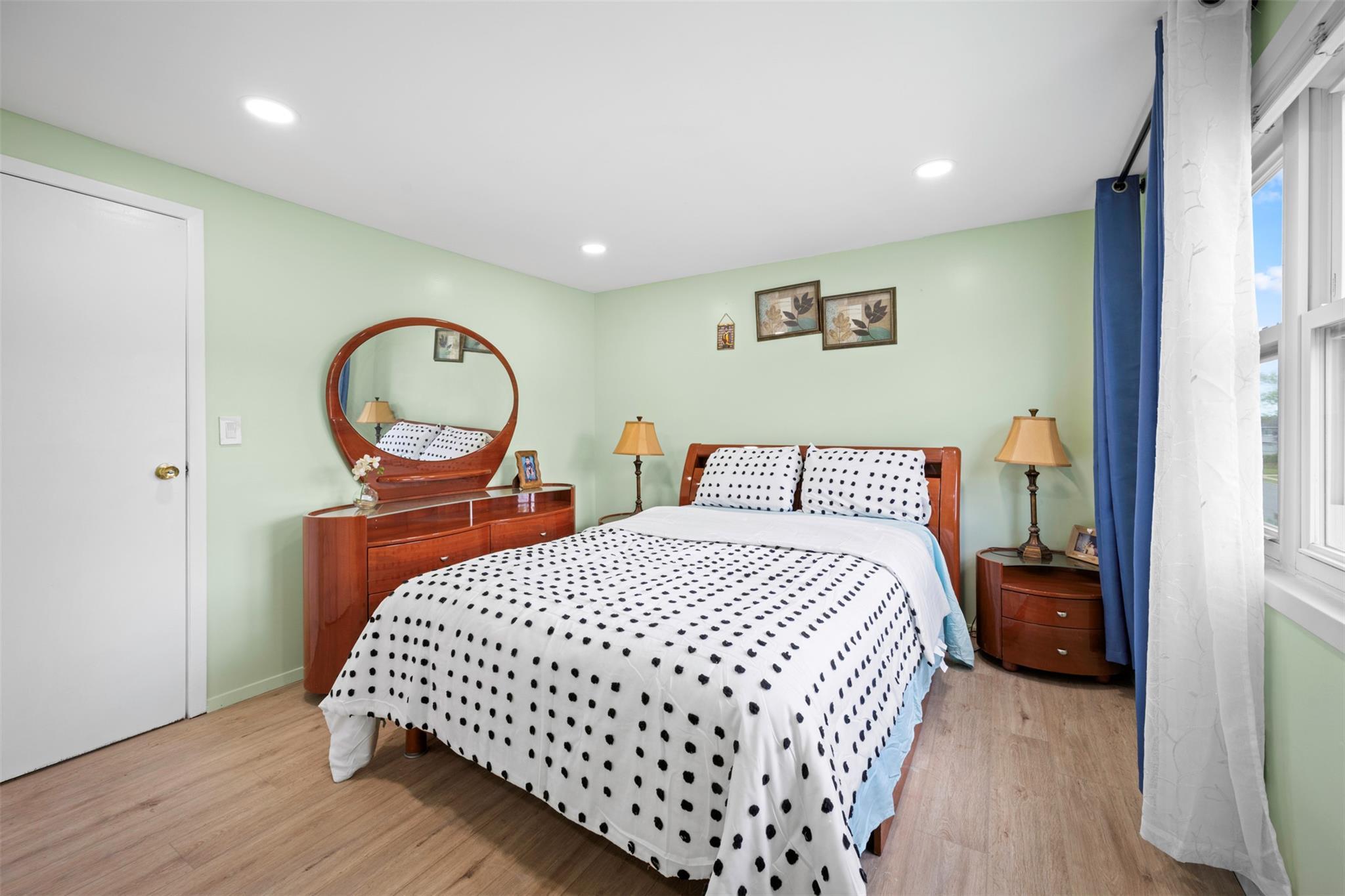 Single Family Westgate  Nassau County, NY 11762, MLS-867165-19
