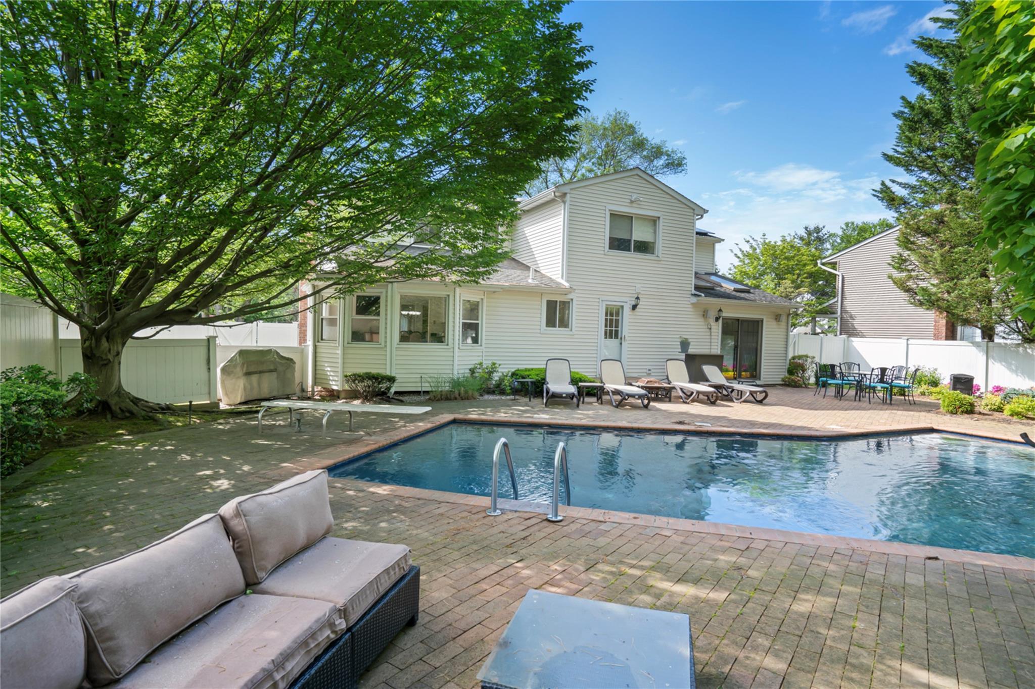 Single Family Roseanne  Nassau County, NY 11797, MLS-867296-24