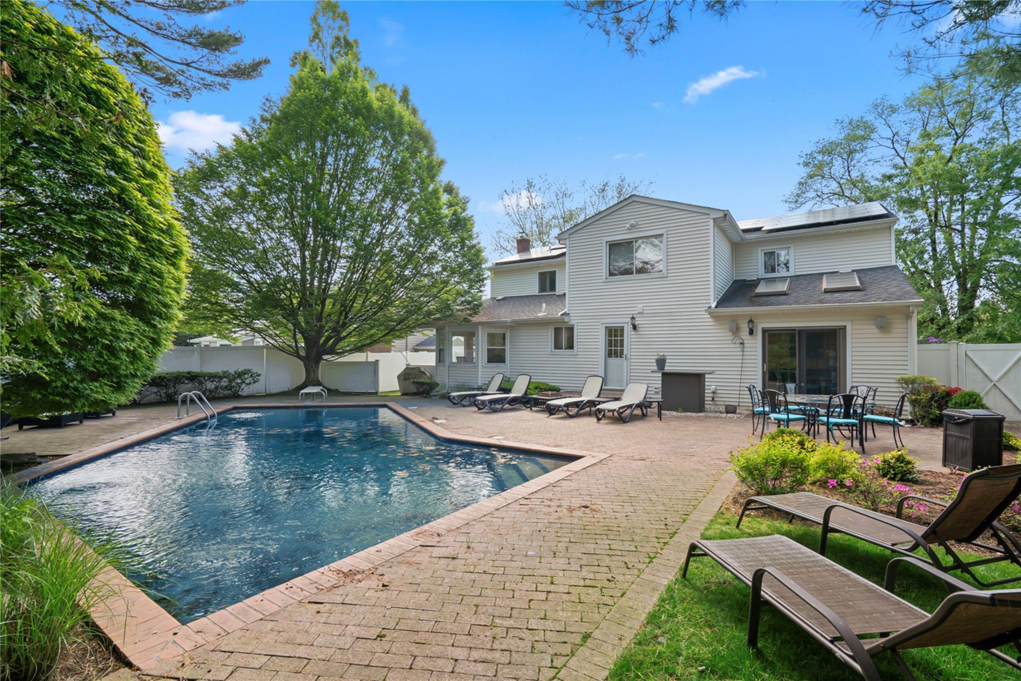 Single Family Roseanne  Nassau County, NY 11797, MLS-867296-25