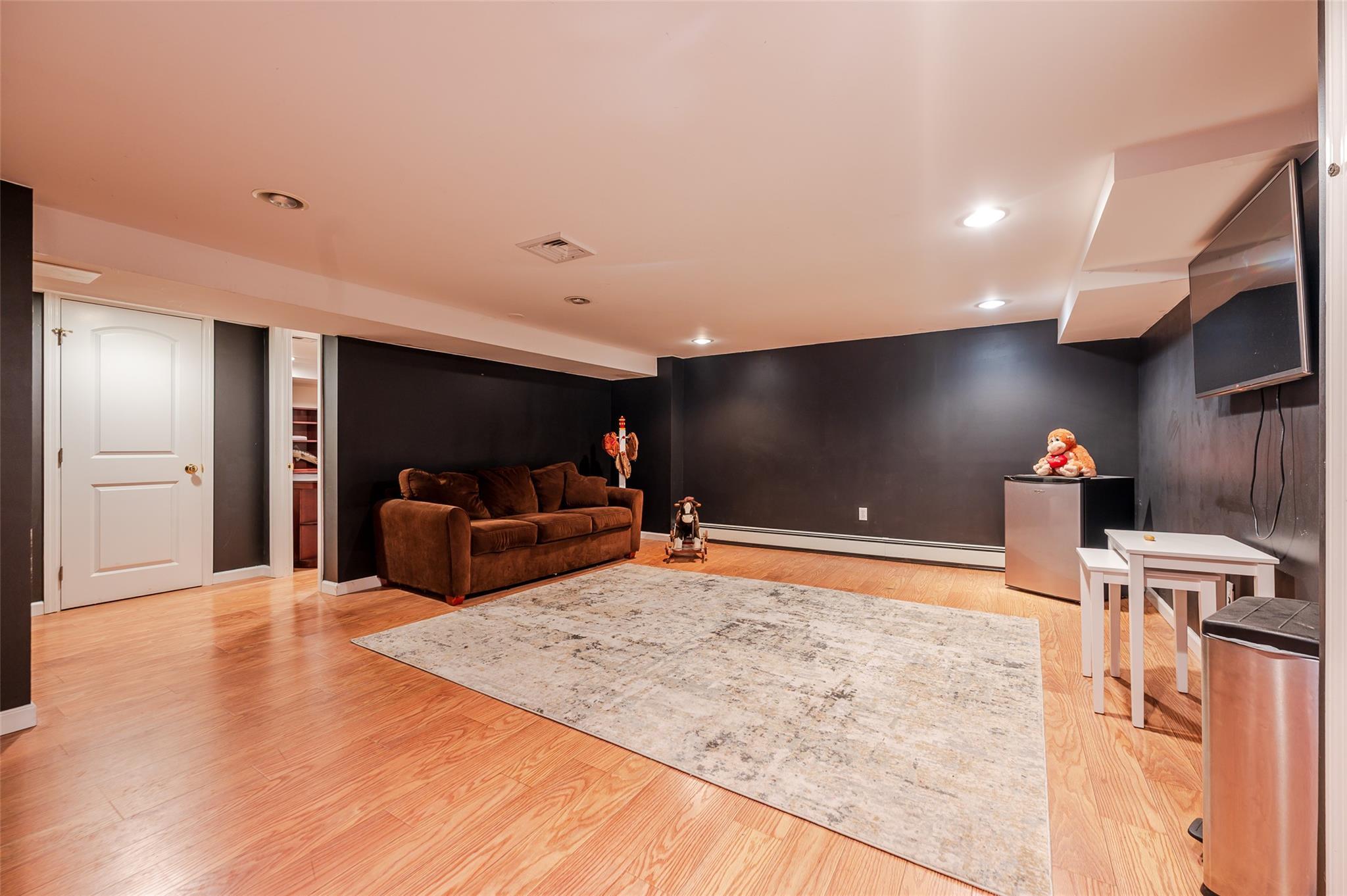 Single Family Loines  Nassau County, NY 11566, MLS-867319-22