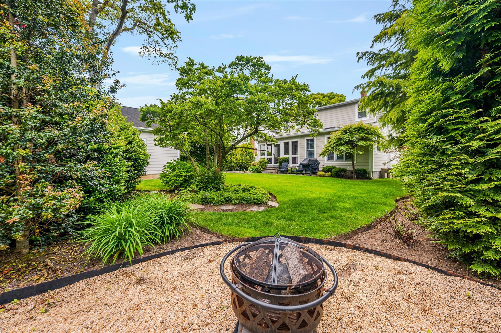 Single Family Loines  Nassau County, NY 11566, MLS-867319-25