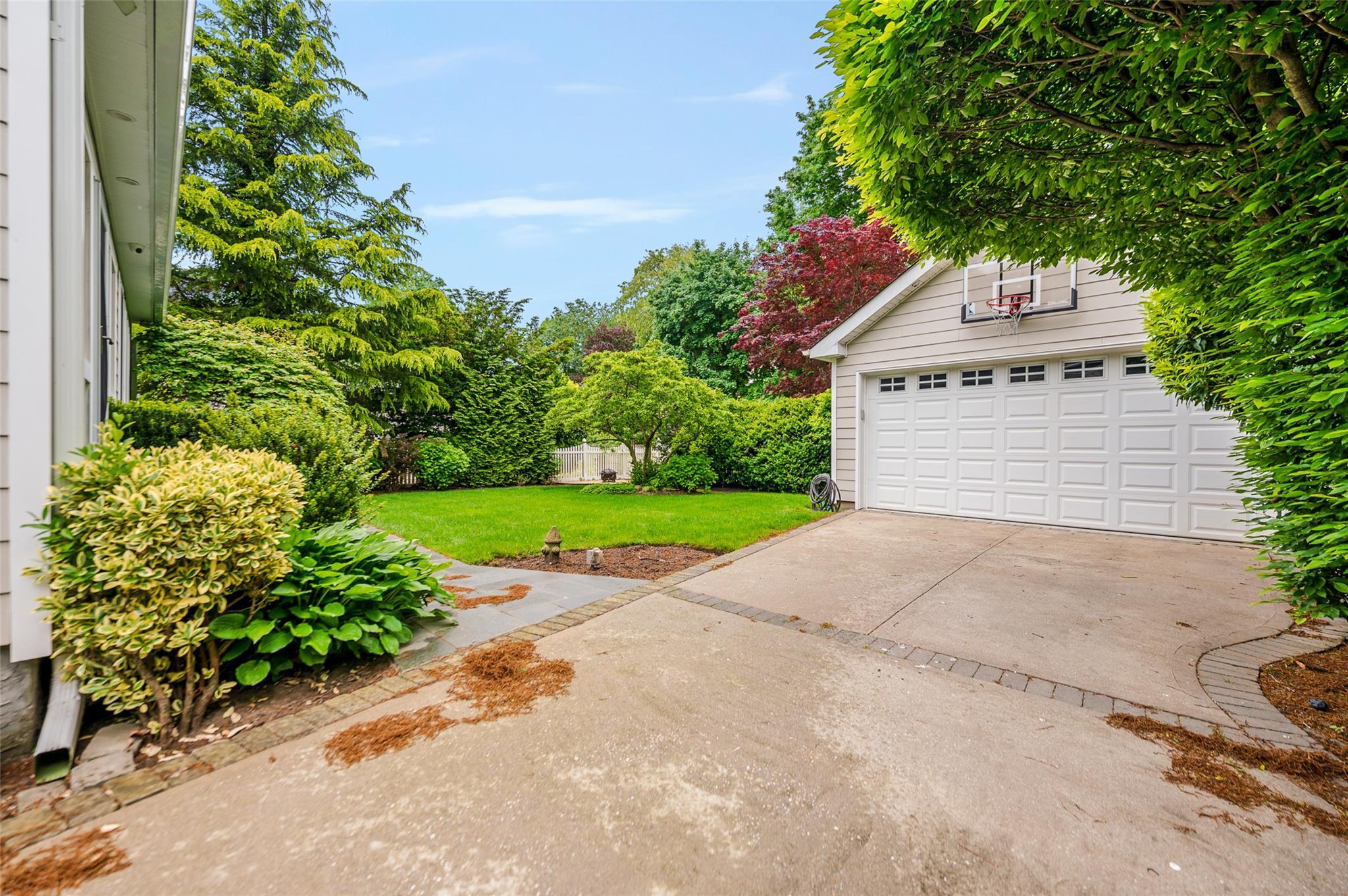 Single Family Loines  Nassau County, NY 11566, MLS-867319-27