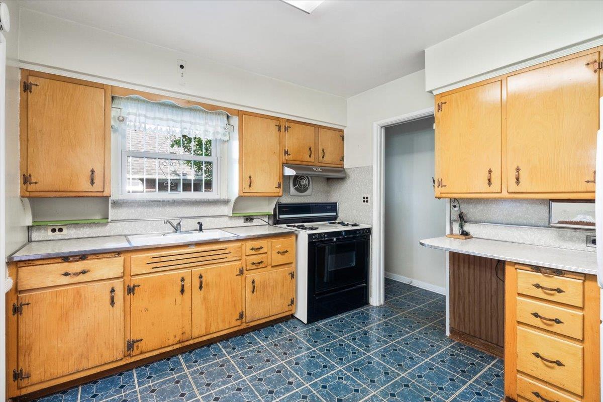 Single Family 157th Street  Queens, NY 11354, MLS-867332-10