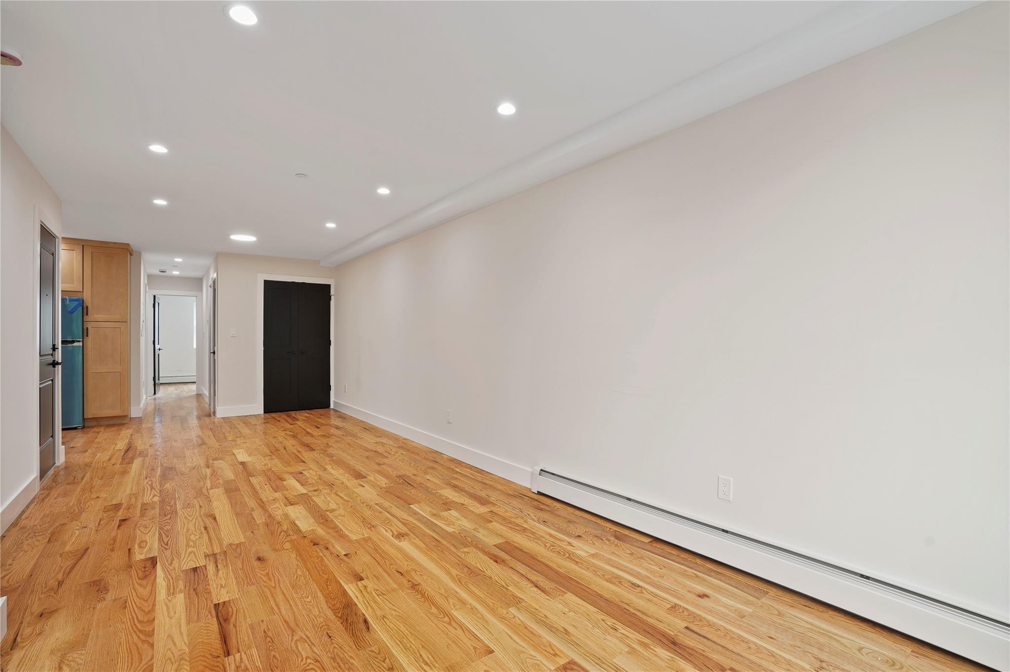 Single Family Menahan  Queens, NY 11385, MLS-867359-23