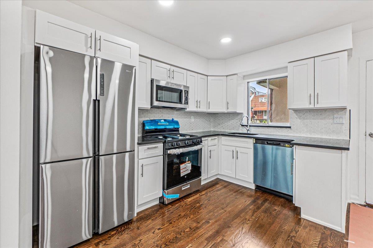 Single Family 219th  Bronx, NY 10469, MLS-867404-13
