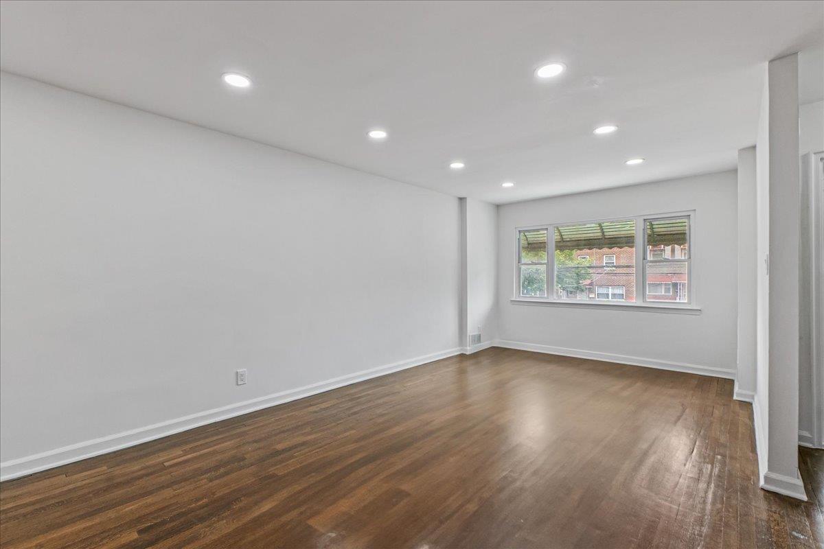 Single Family 219th  Bronx, NY 10469, MLS-867404-8