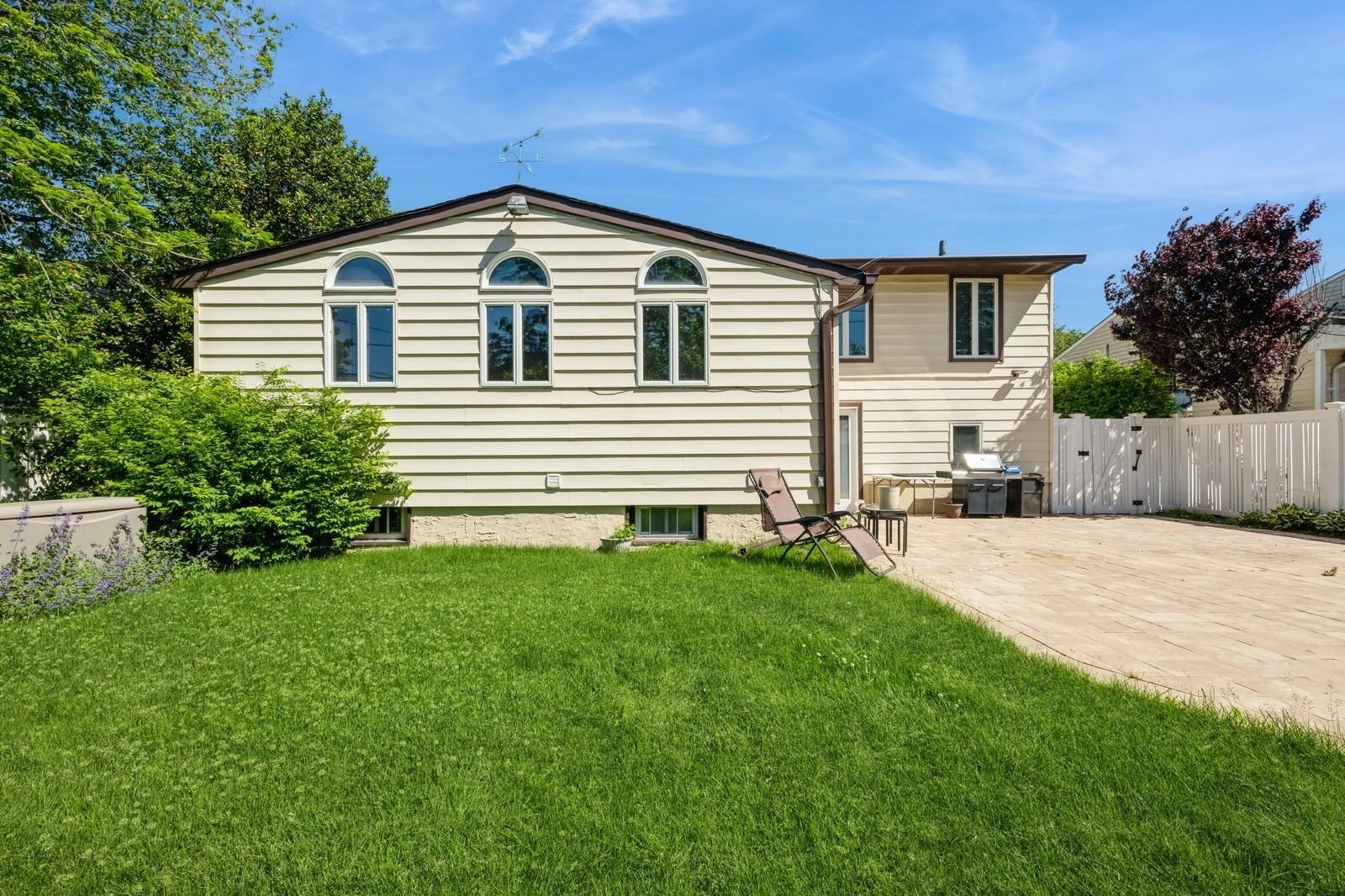 Single Family Cadillac  Nassau County, NY 11554, MLS-867421-26