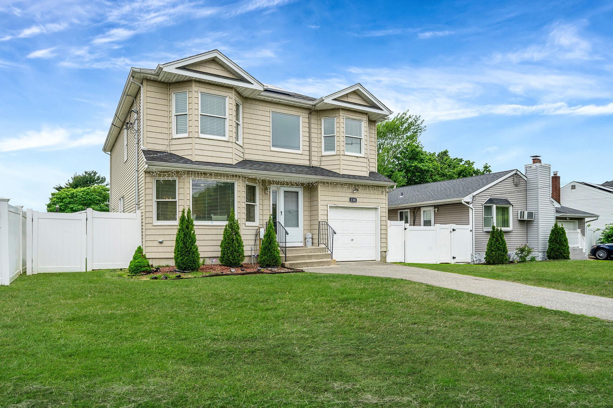 Single Family 7th  Suffolk County, NY 11729, MLS-867436-2