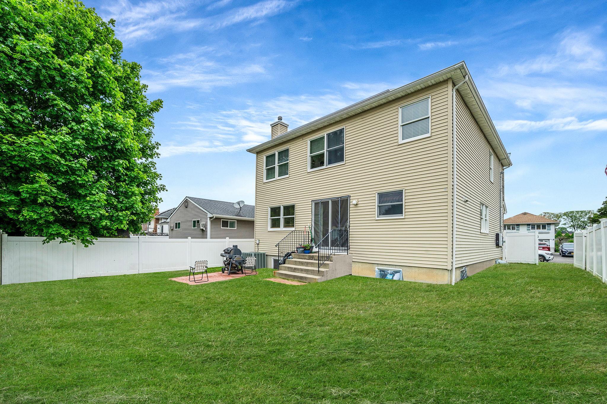 Single Family 7th  Suffolk County, NY 11729, MLS-867436-29