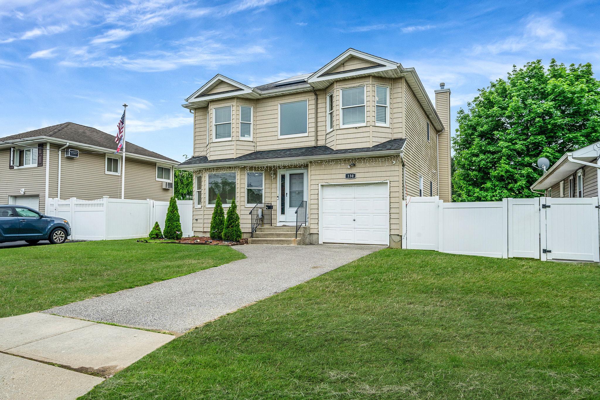 Single Family 7th  Suffolk County, NY 11729, MLS-867436-3