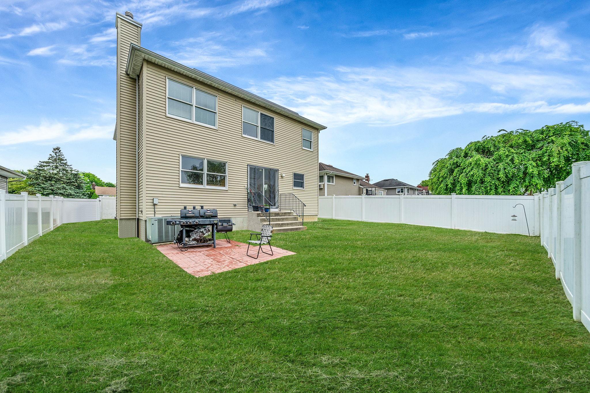Single Family 7th  Suffolk County, NY 11729, MLS-867436-31