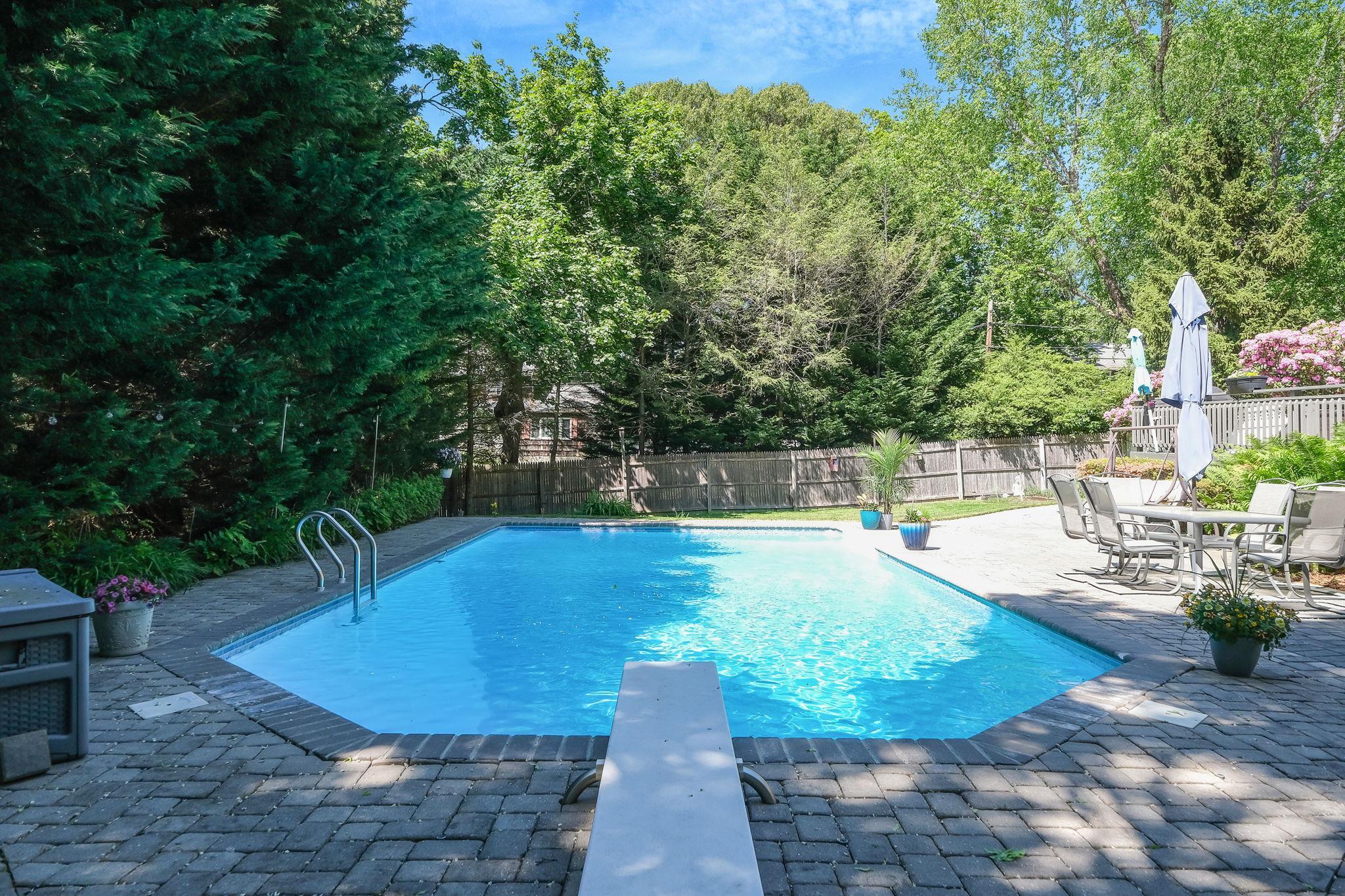 Single Family Blinker Light  Suffolk County, NY 11790, MLS-867479-11