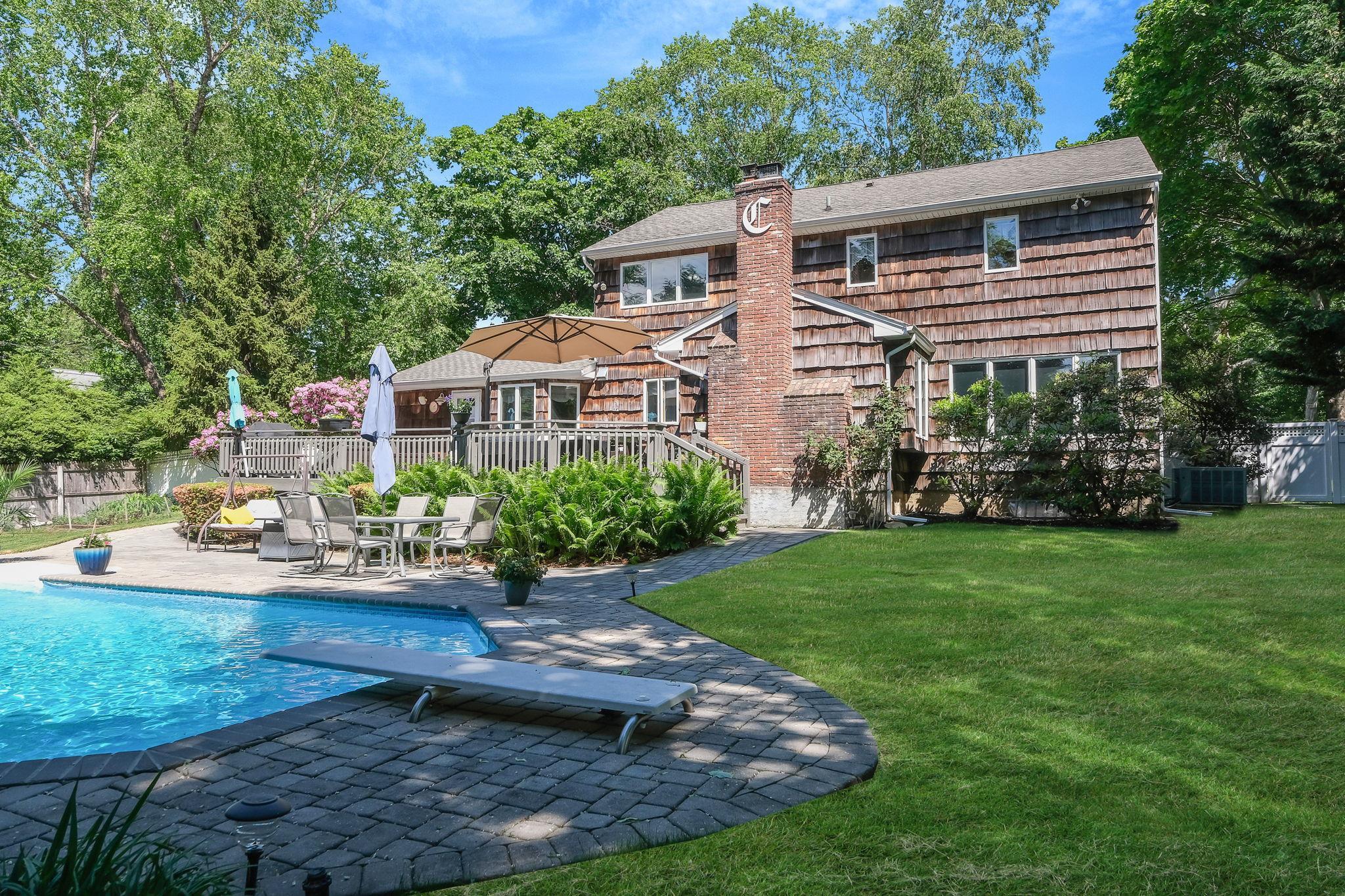 Single Family Blinker Light  Suffolk County, NY 11790, MLS-867479-12