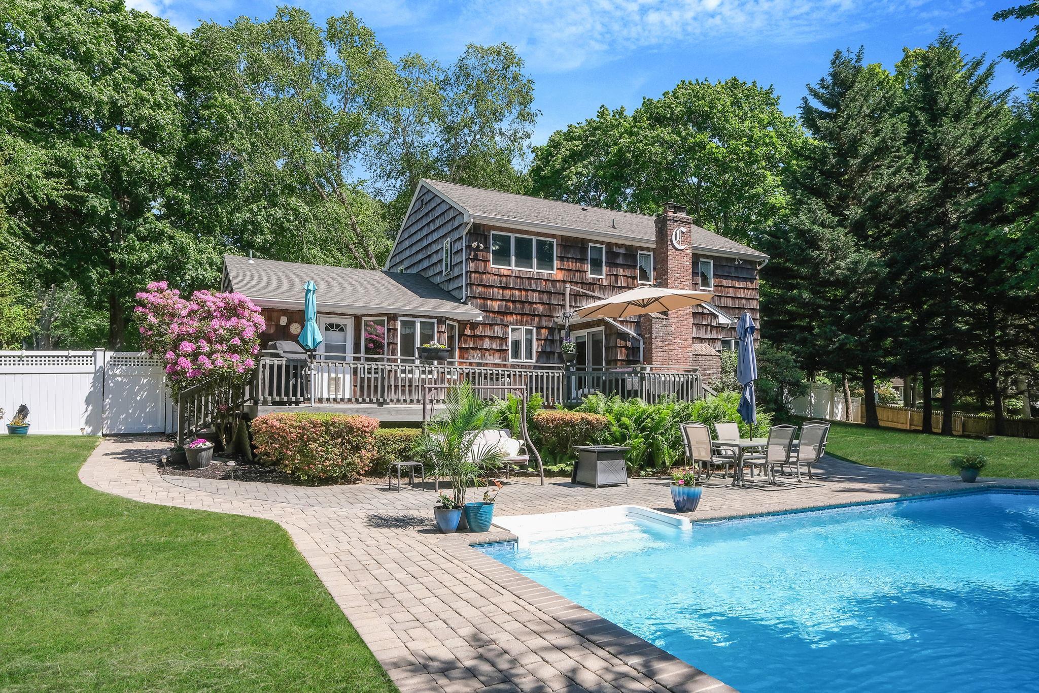 Single Family Blinker Light  Suffolk County, NY 11790, MLS-867479-14